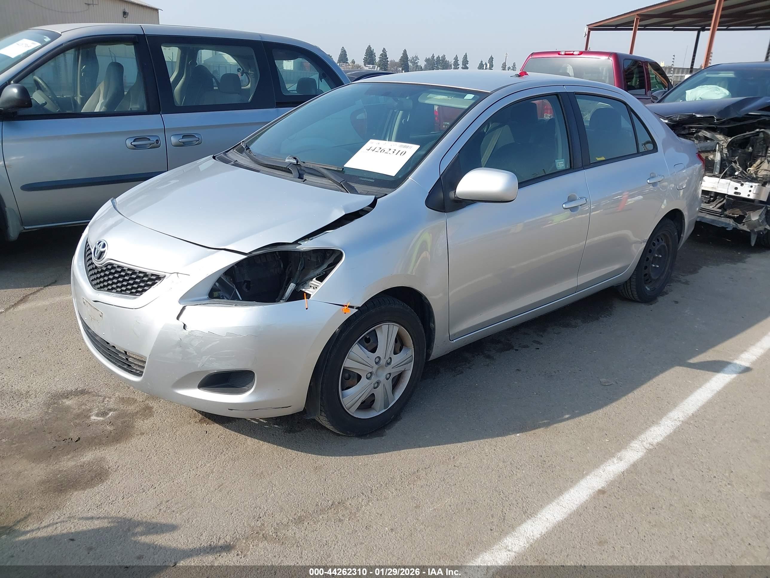 TOYOTA YARIS image 2