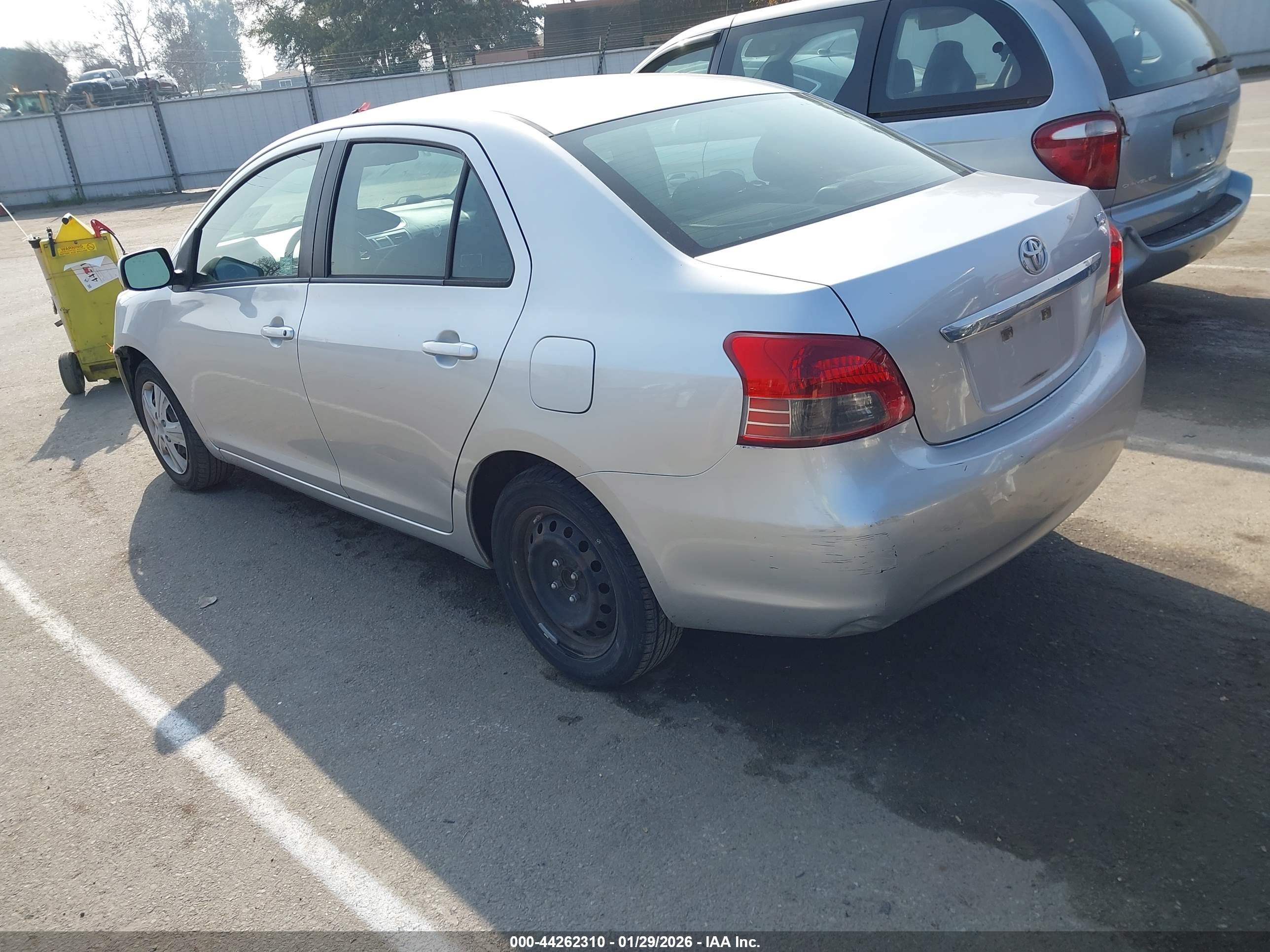 TOYOTA YARIS image 3