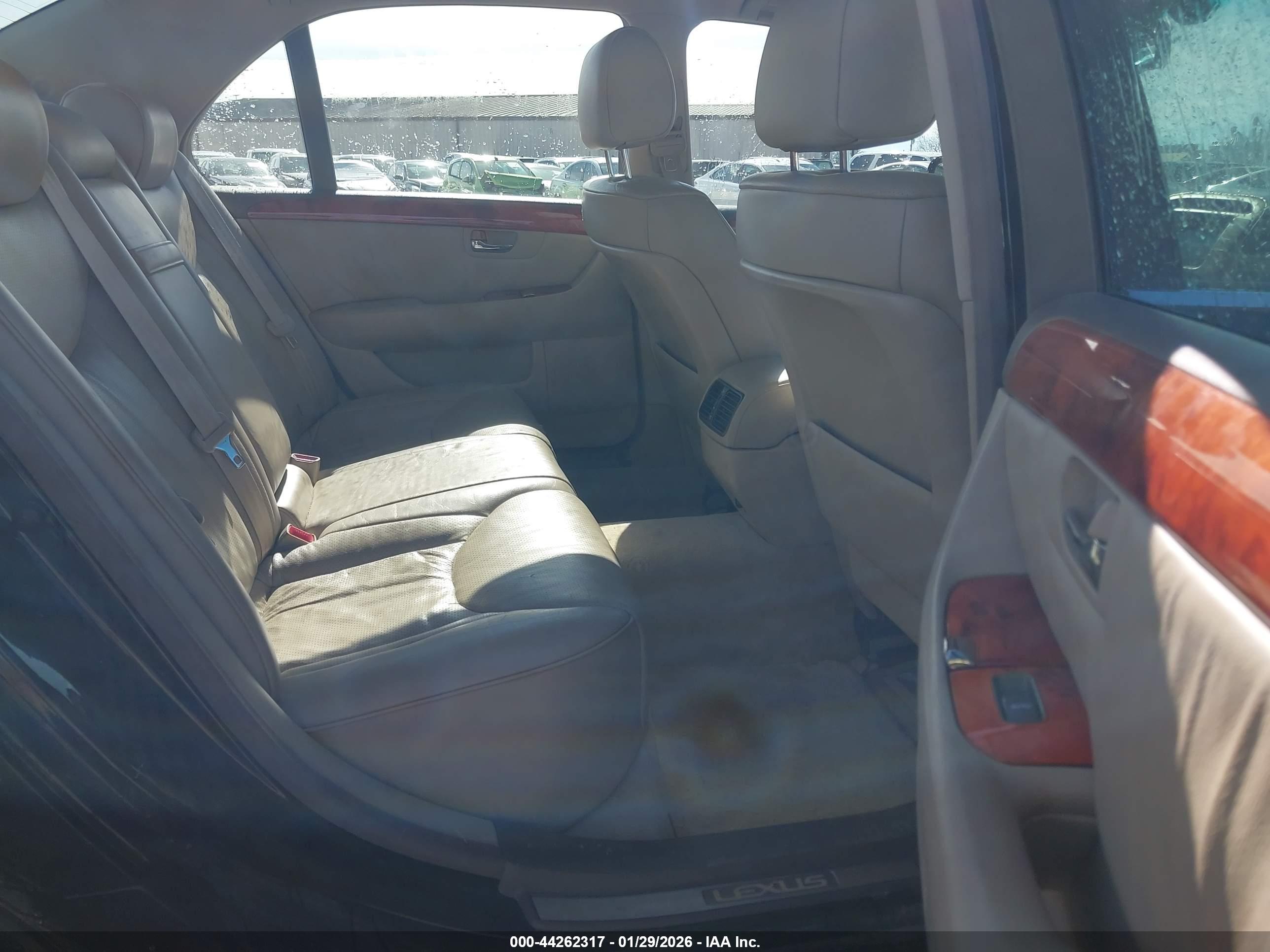 LEXUS LS image 8