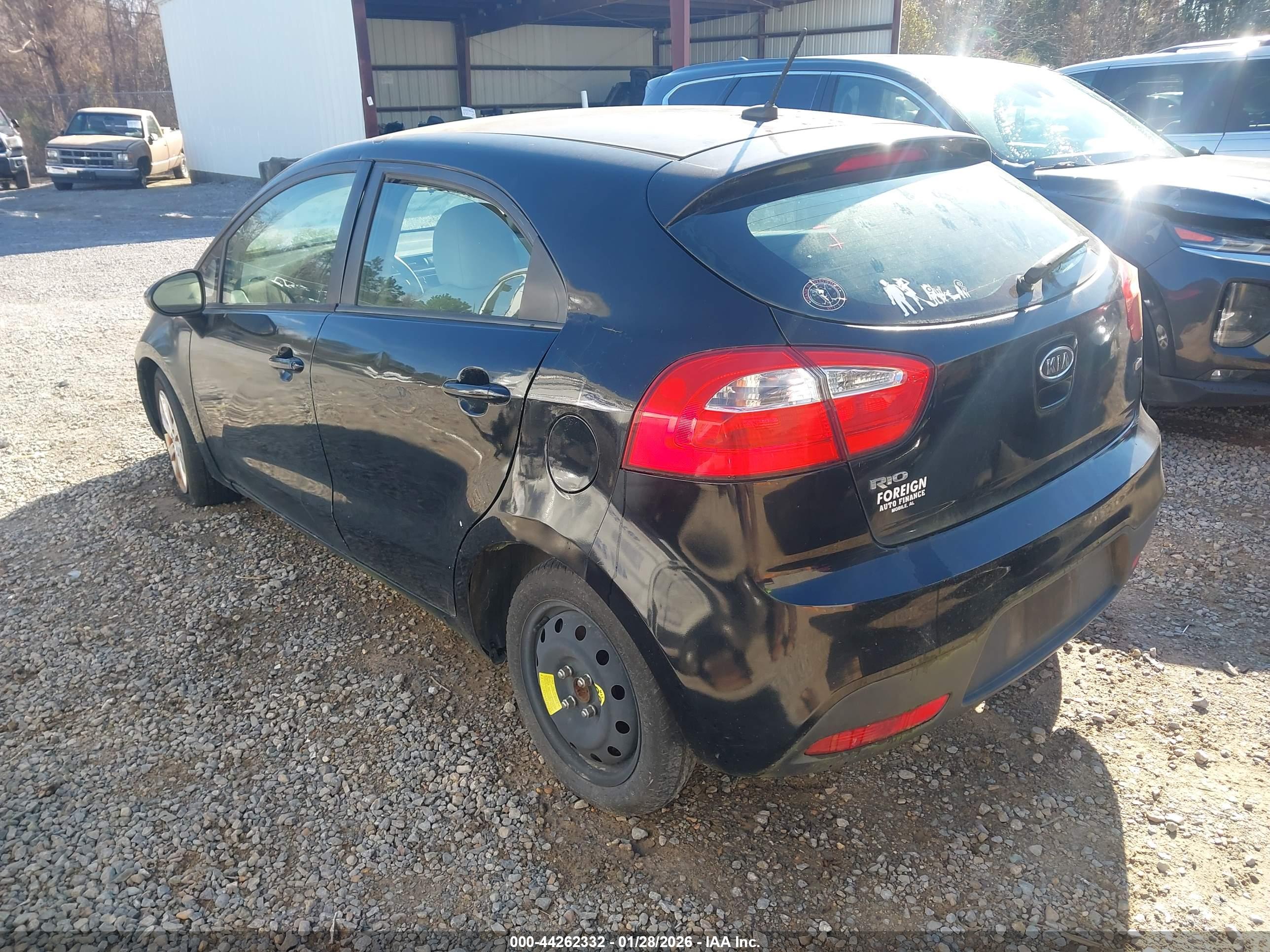 KIA RIO5 image 3