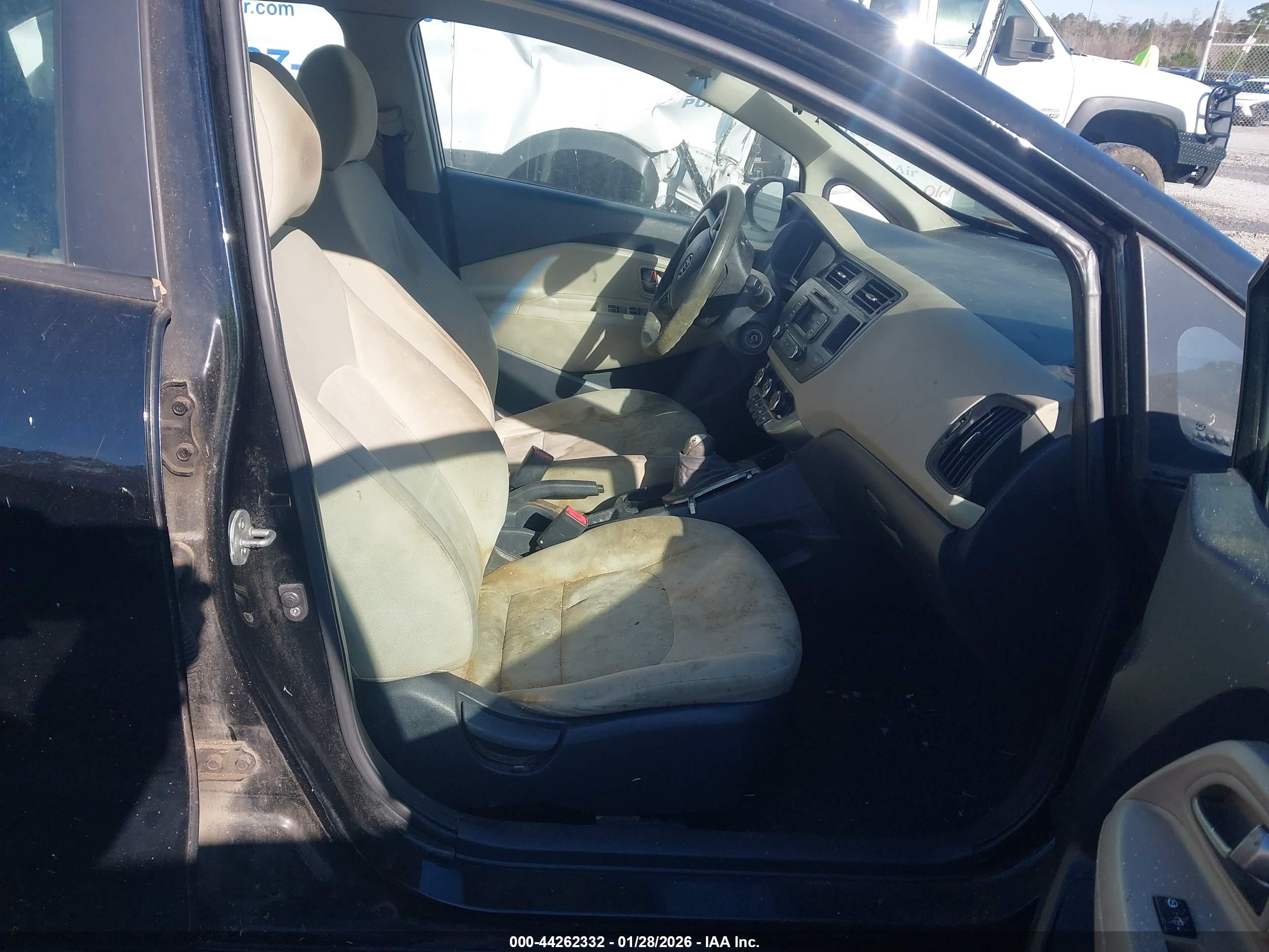 KIA RIO5 image 5
