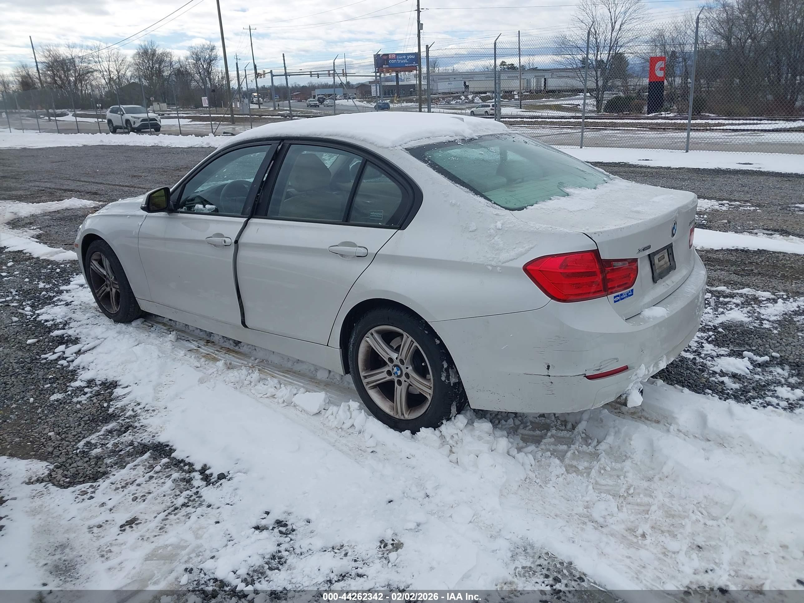 BMW 328I image 3