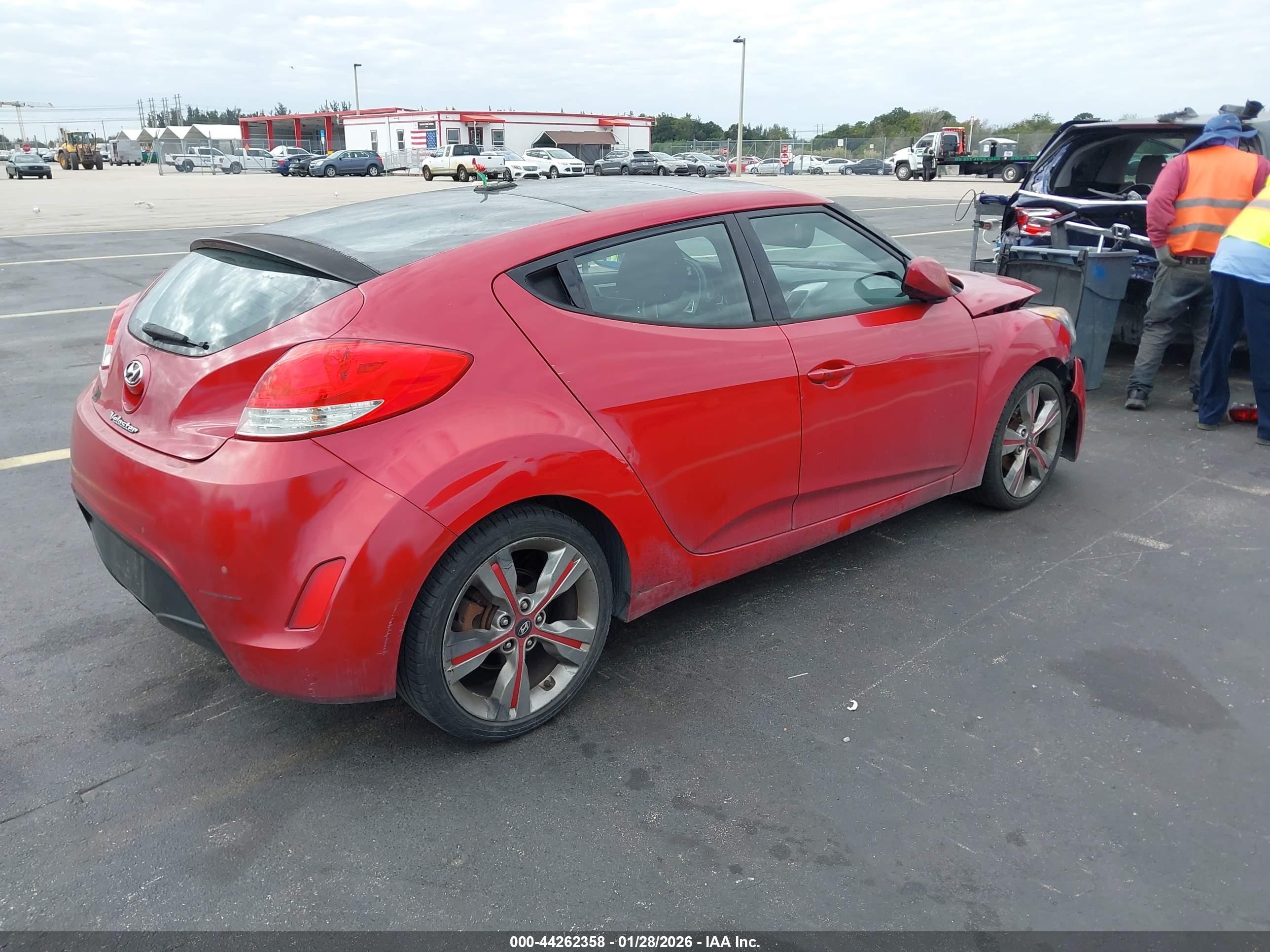 HYUNDAI VELOSTER image 4