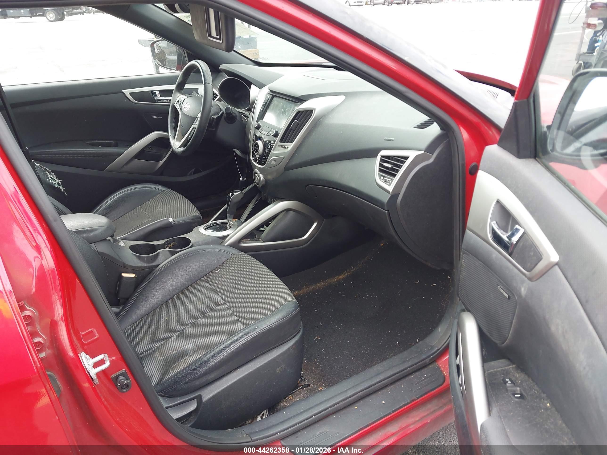 HYUNDAI VELOSTER image 5