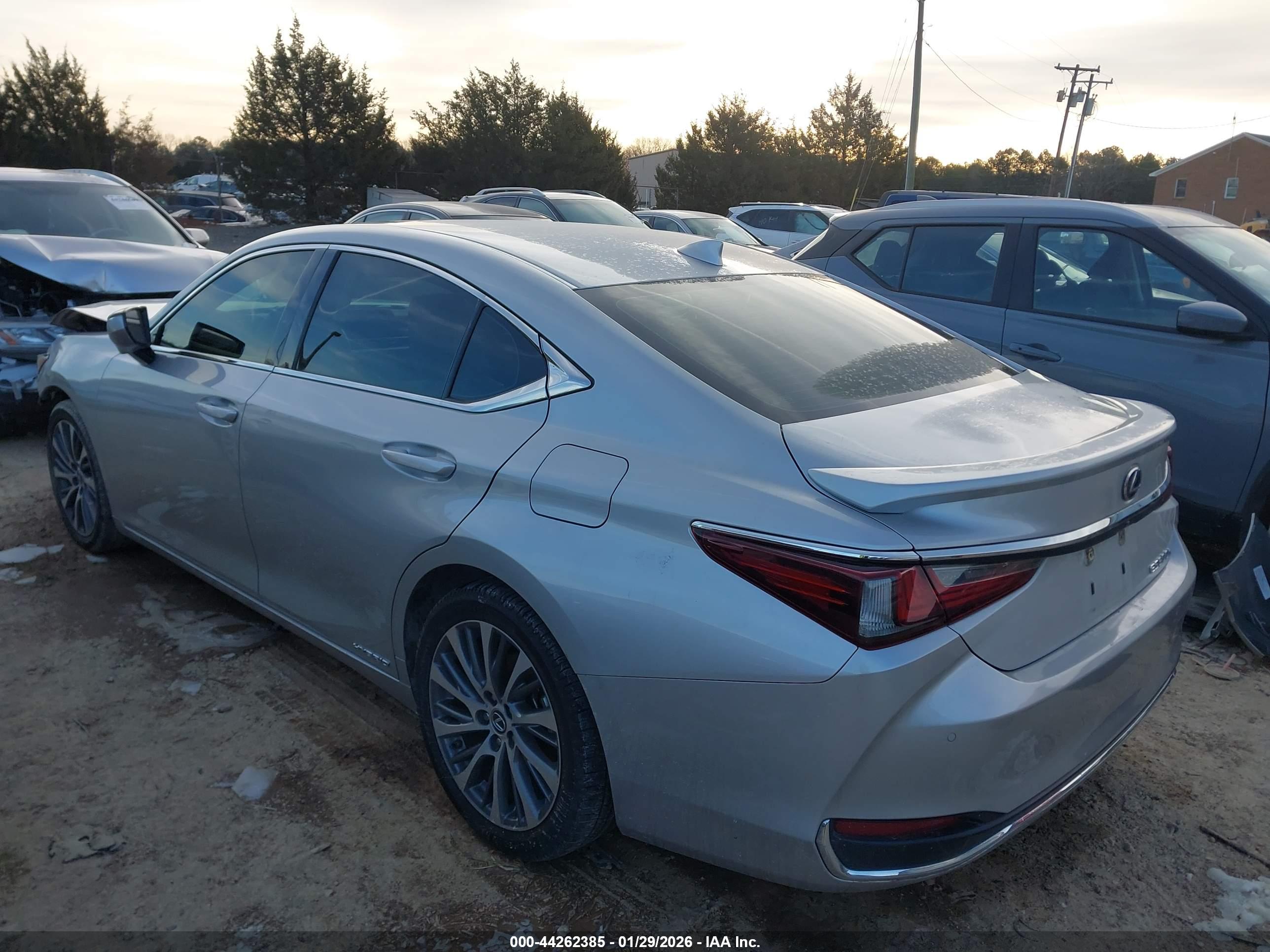 LEXUS ES image 3