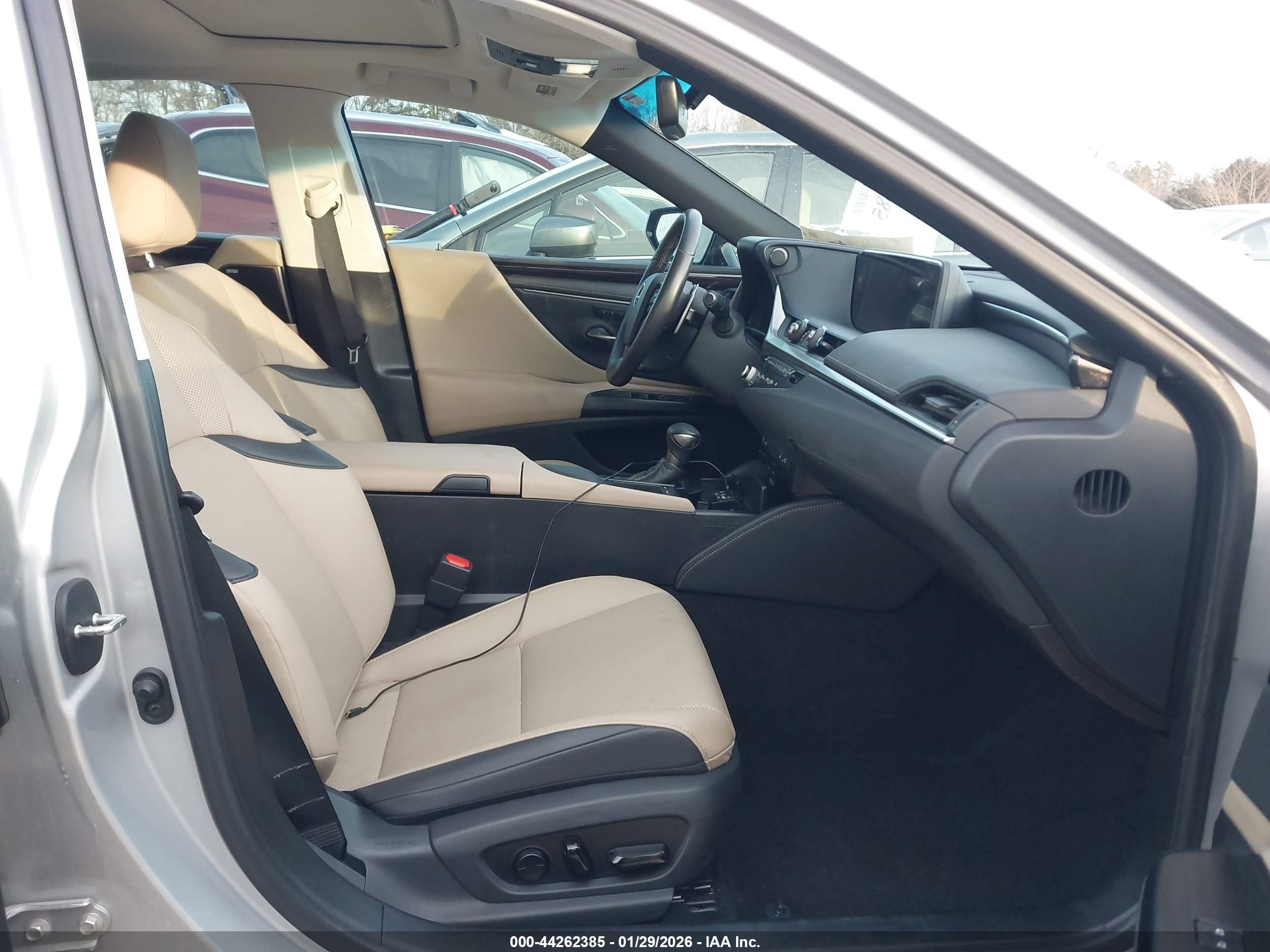 LEXUS ES image 5