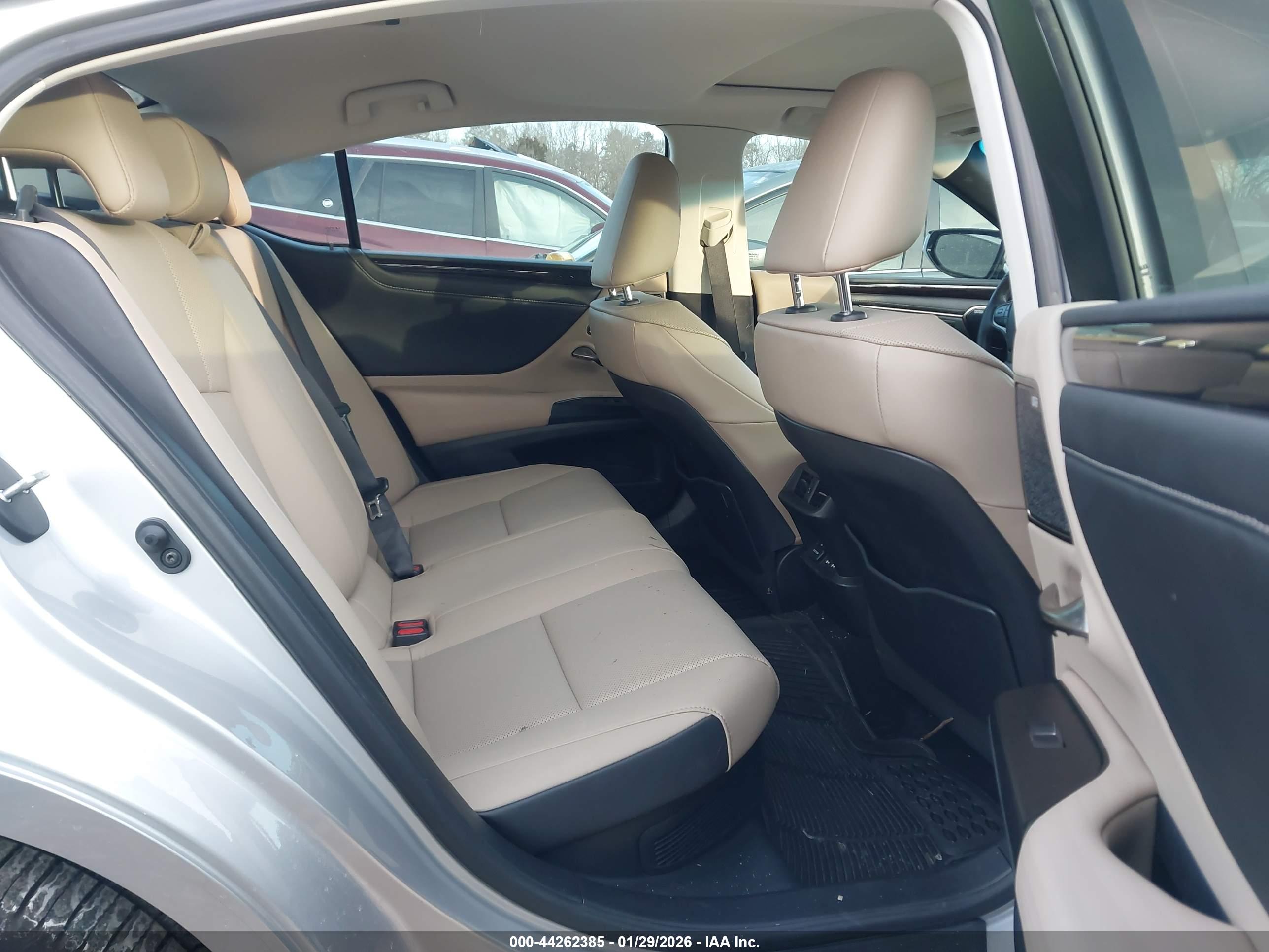 LEXUS ES image 8