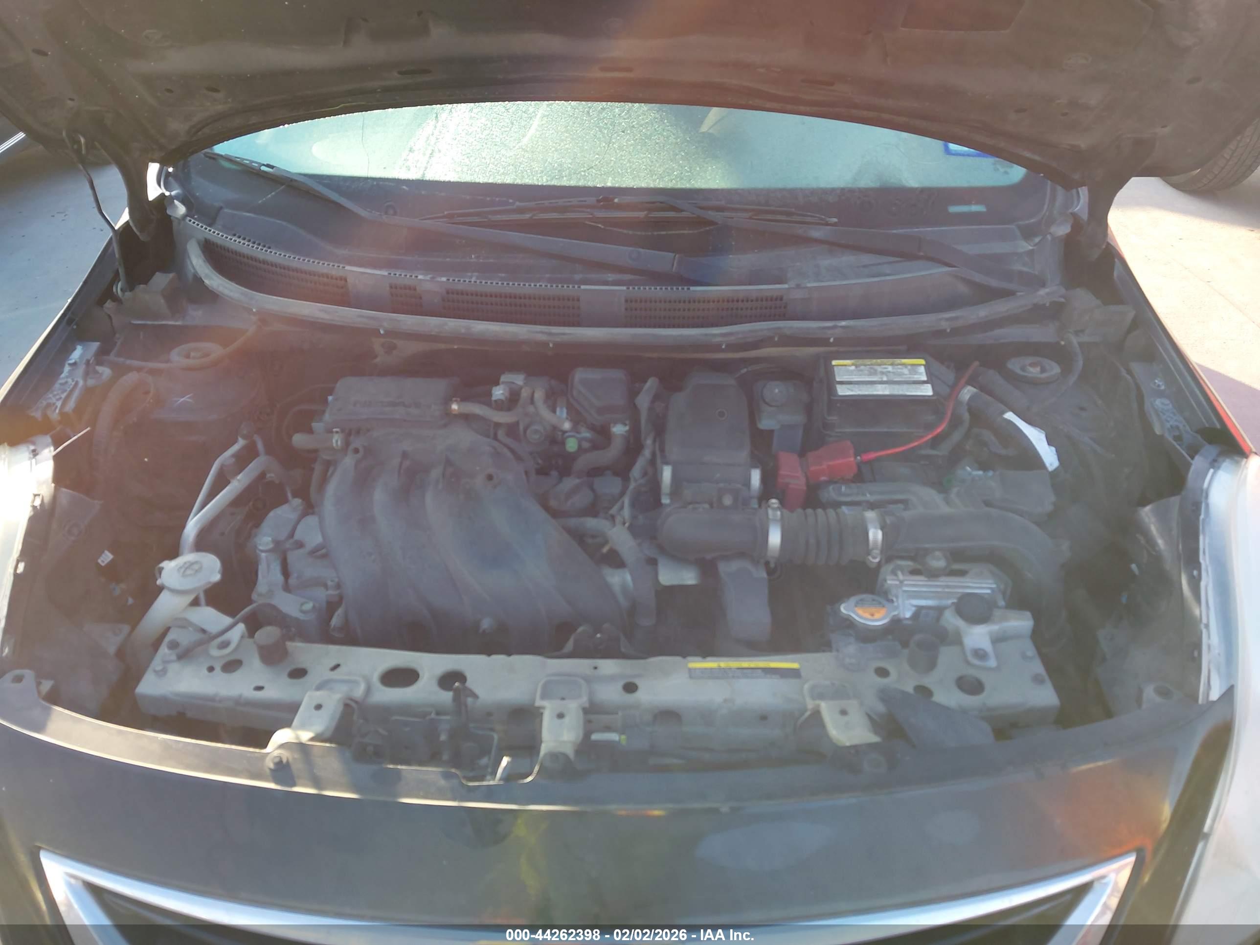 NISSAN VERSA image 10