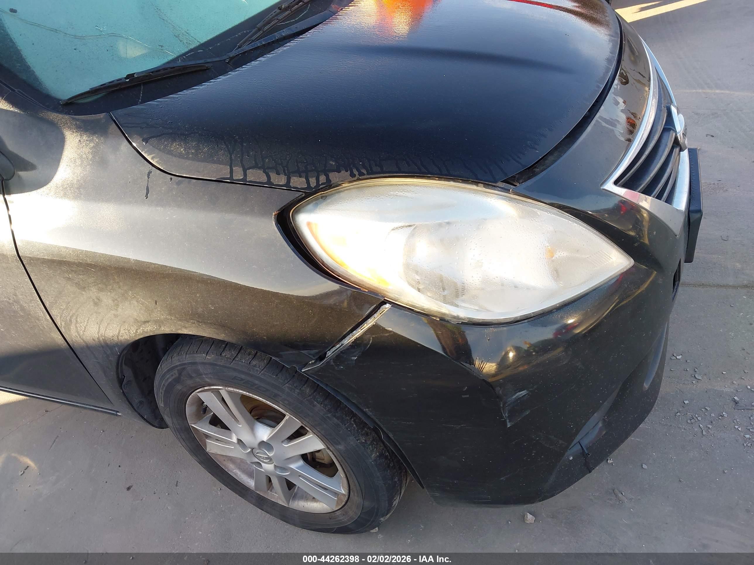 NISSAN VERSA image 6