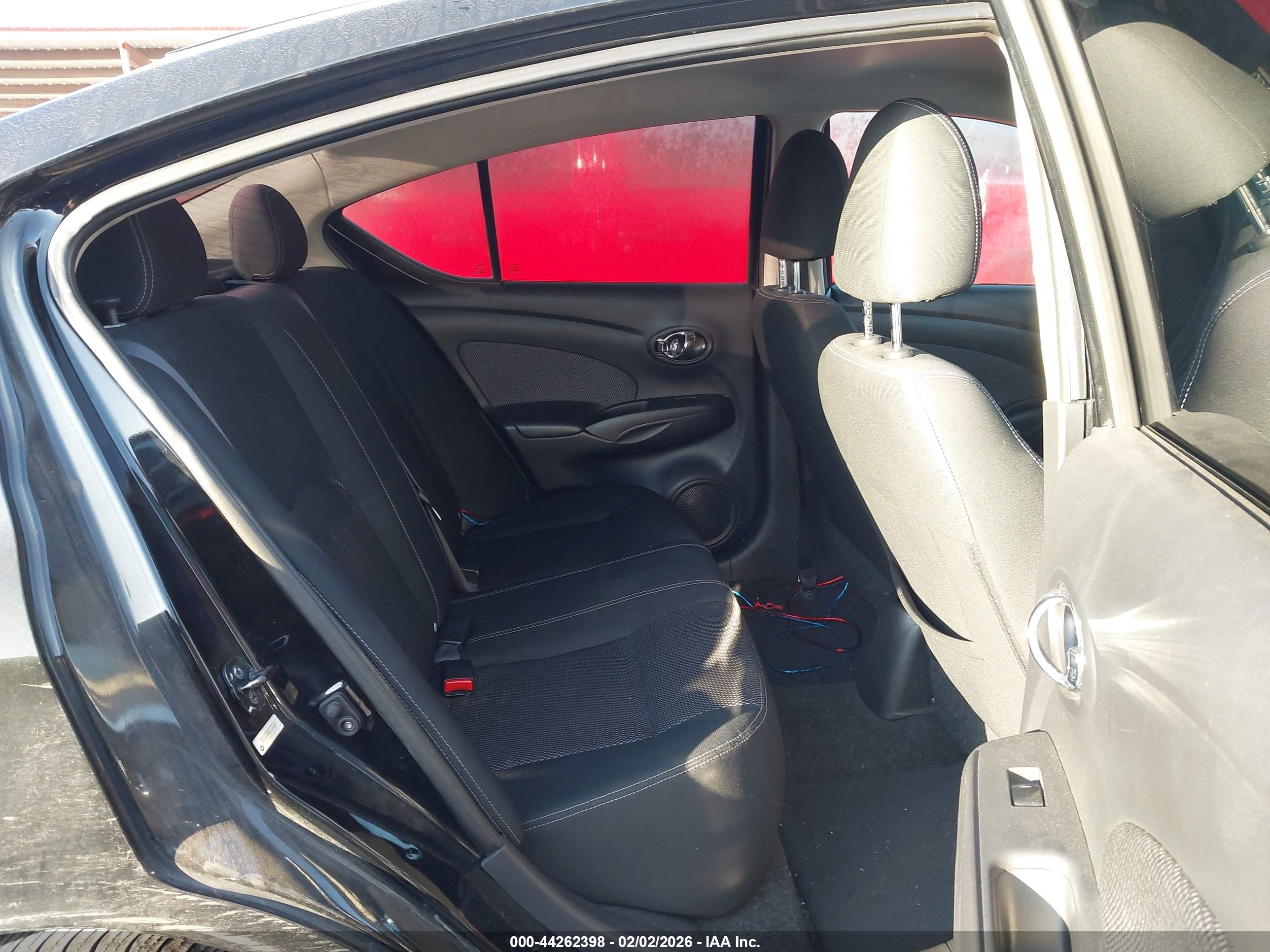 NISSAN VERSA image 8