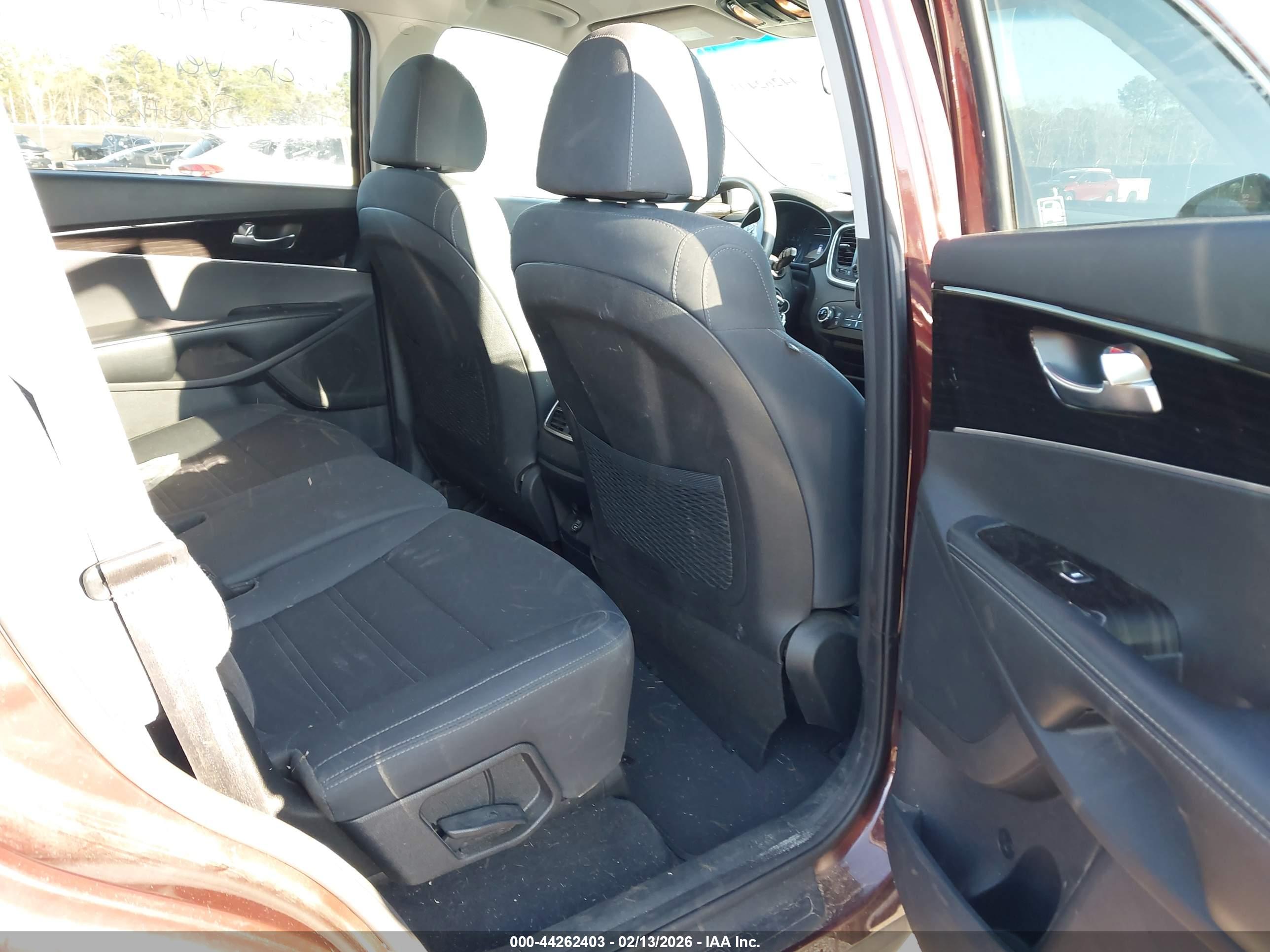KIA SORENTO image 8