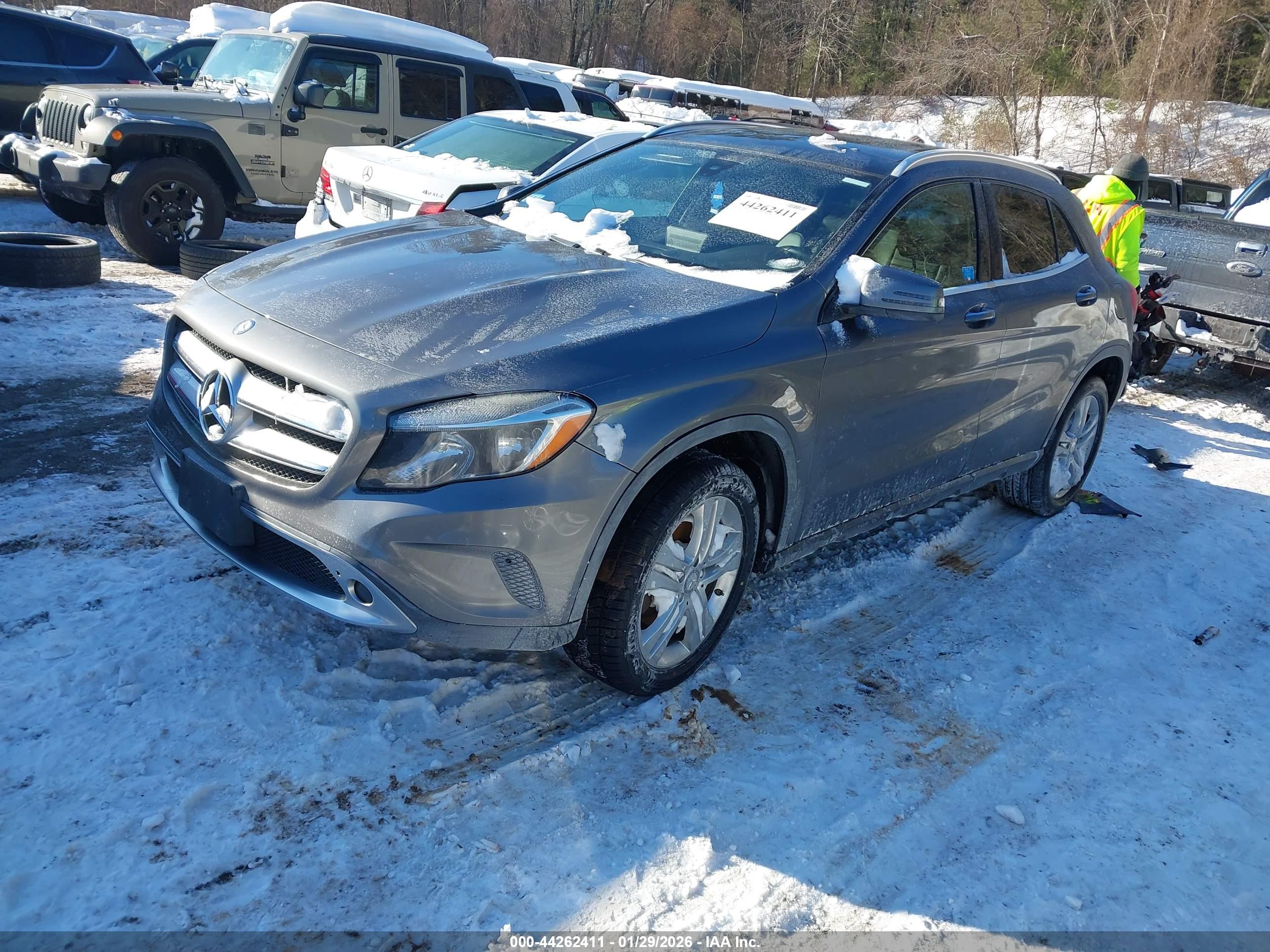 MERCEDES-BENZ GLA image 2