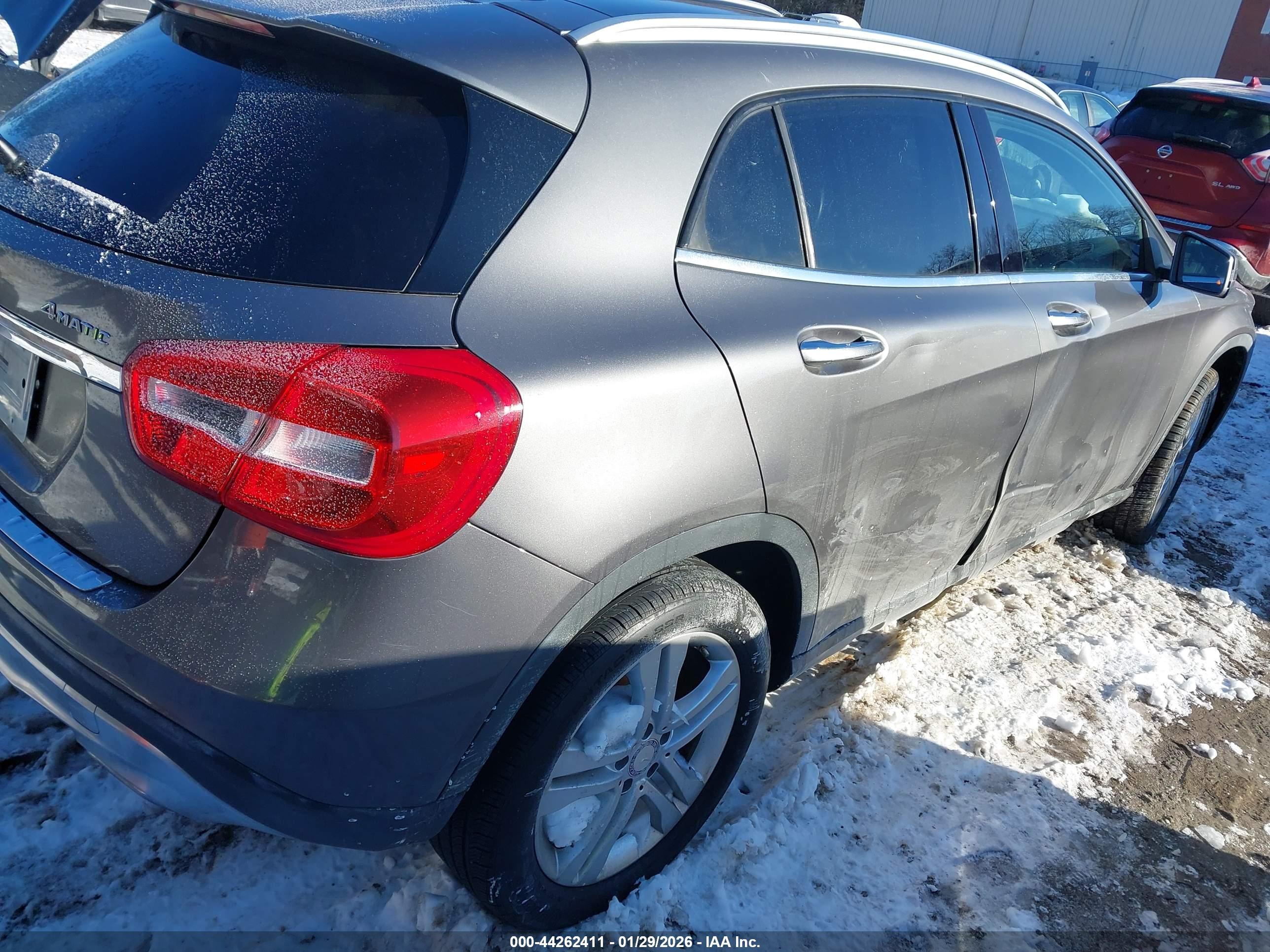 MERCEDES-BENZ GLA image 4