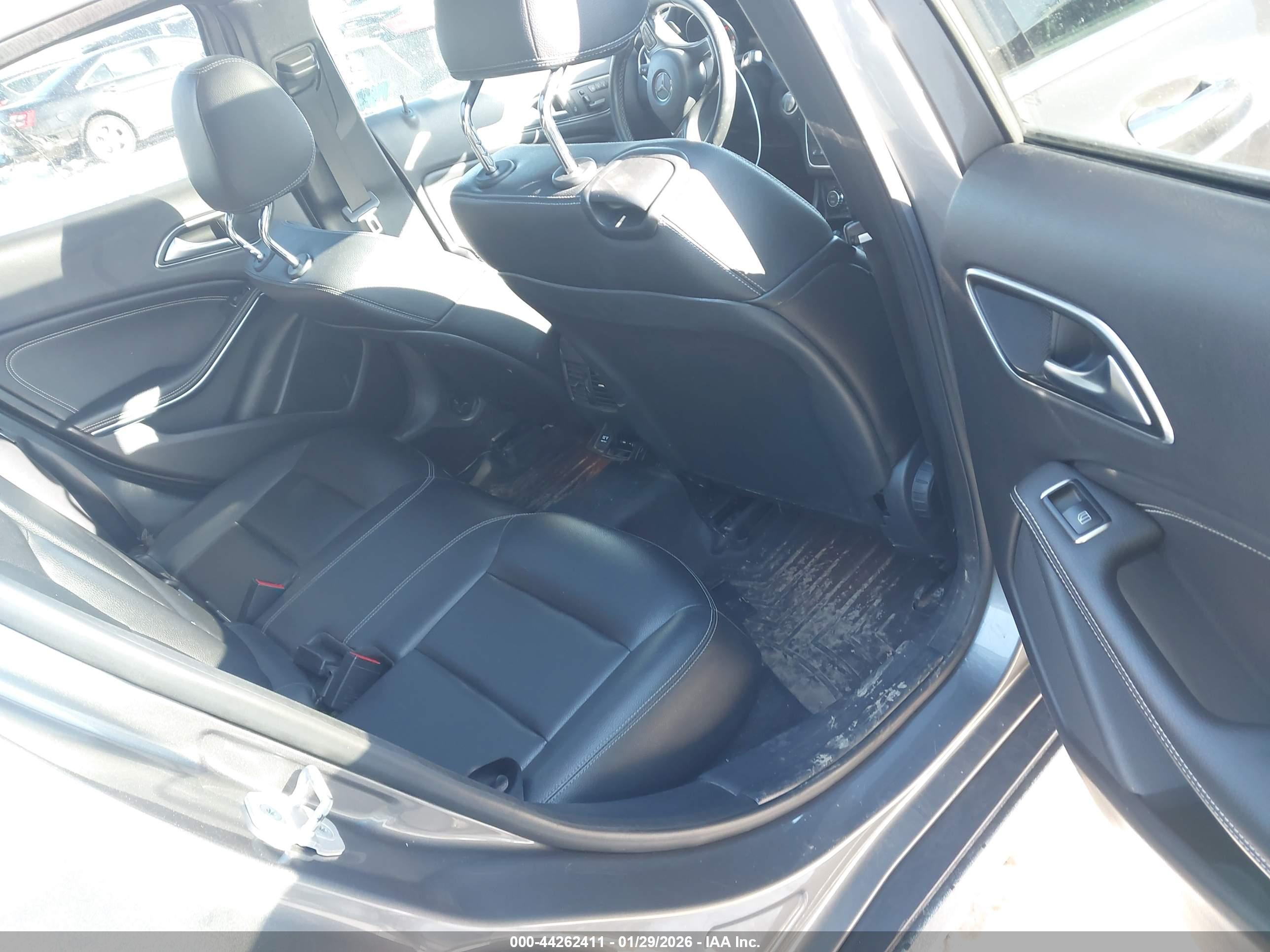 MERCEDES-BENZ GLA image 8