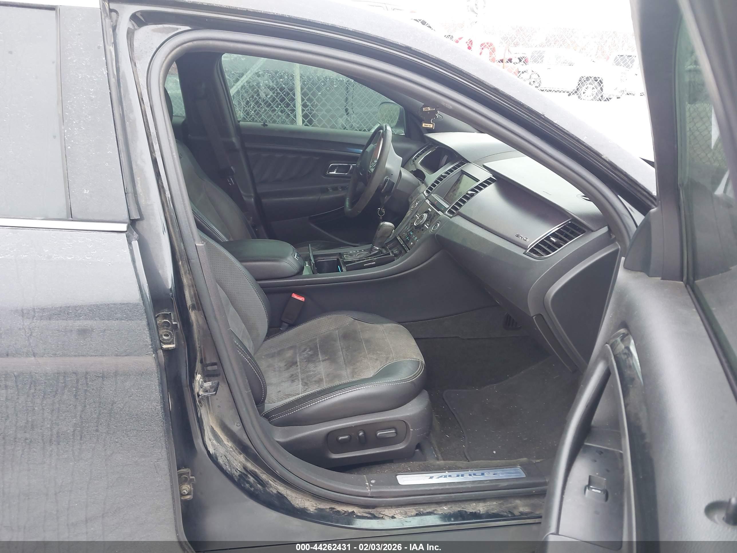 FORD TAURUS image 5