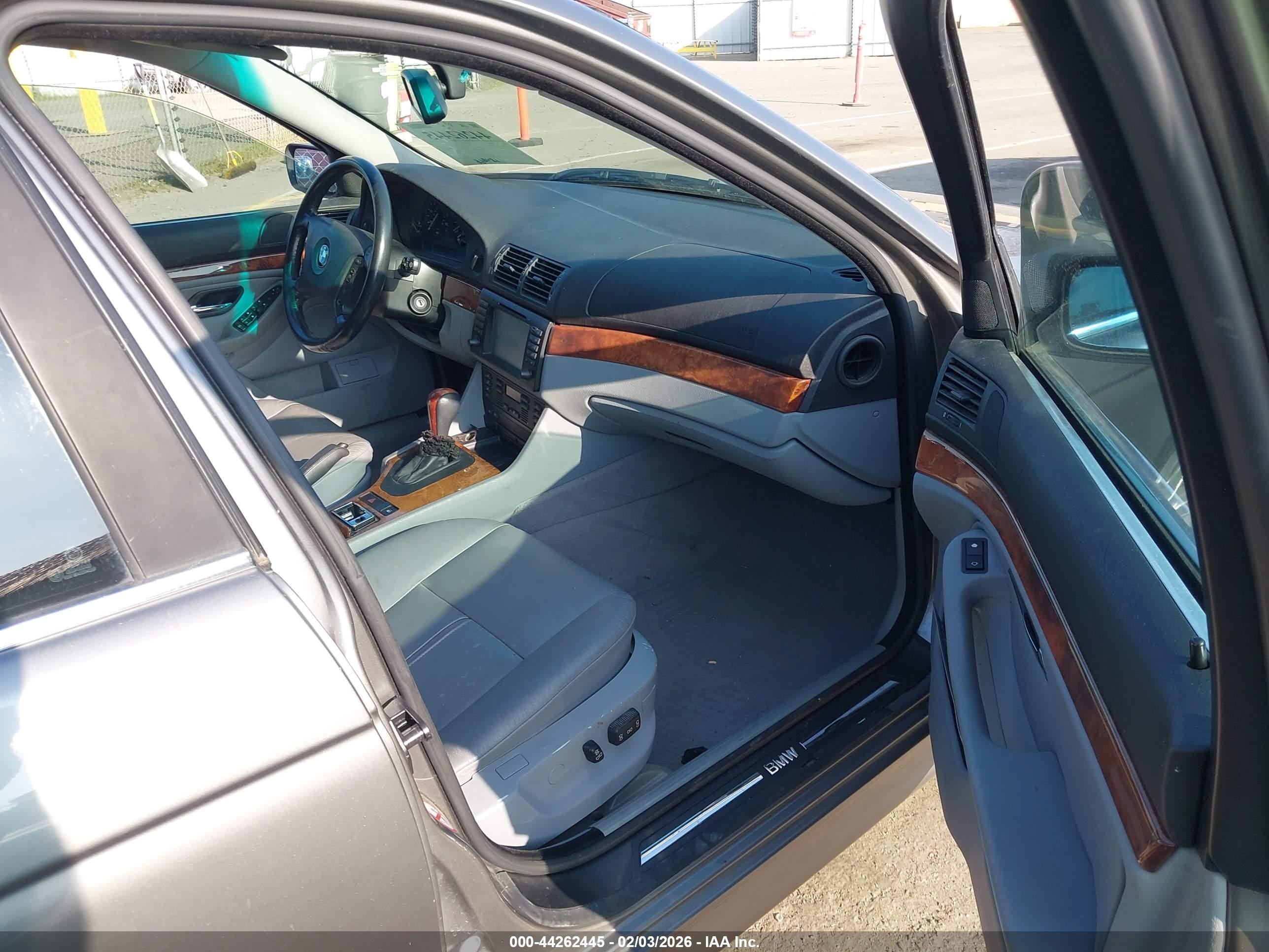 BMW 525ITA image 5
