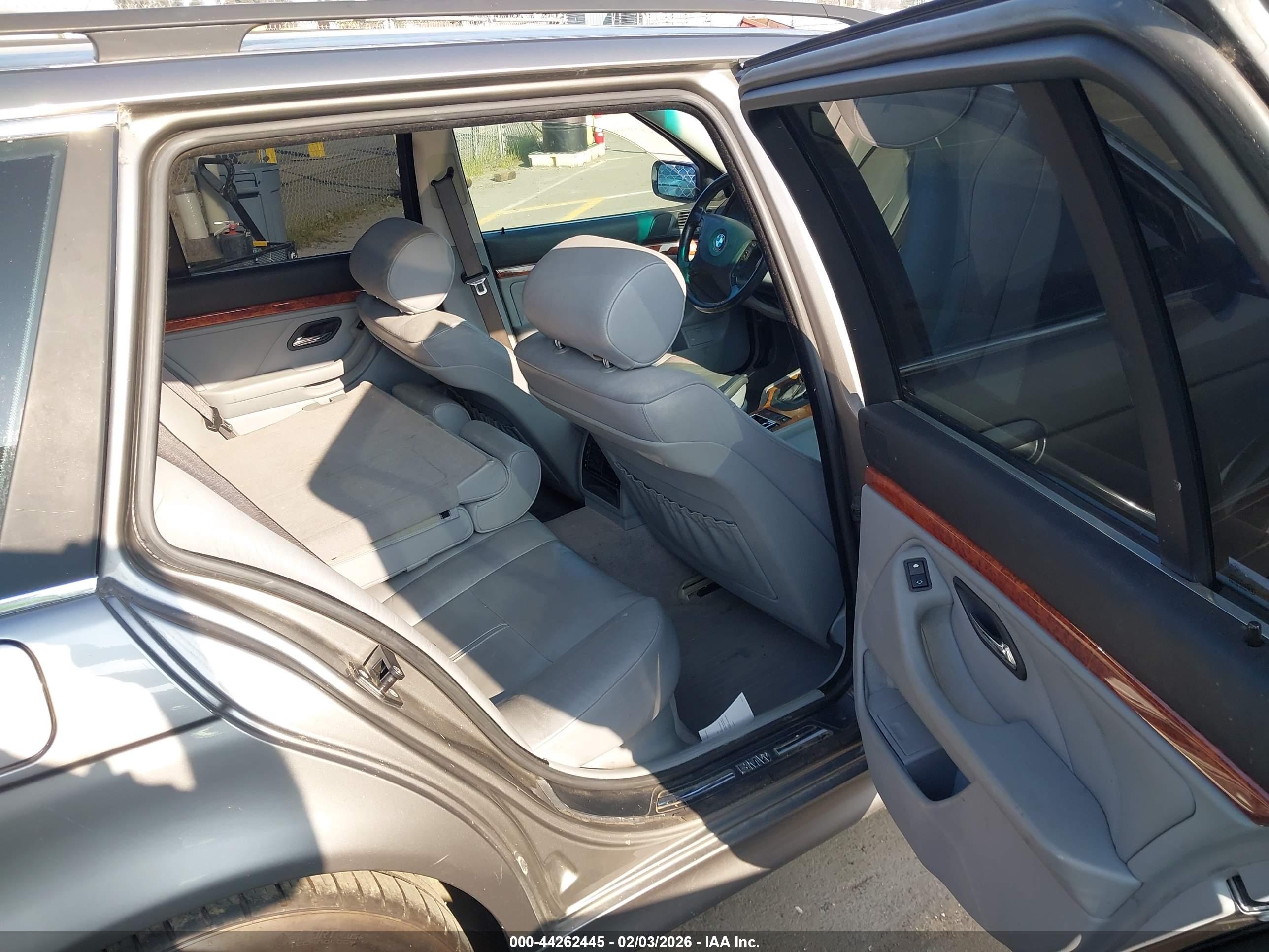 BMW 525ITA image 8