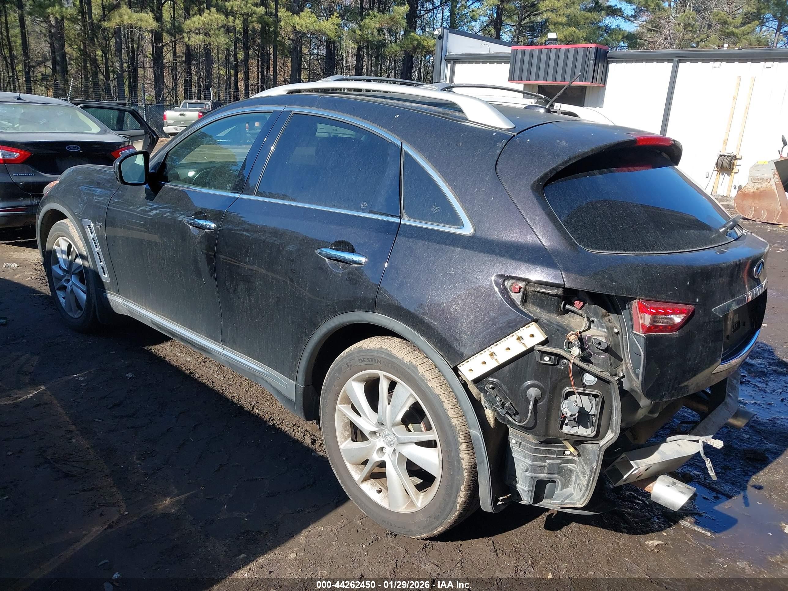 INFINITI QX70 image 3