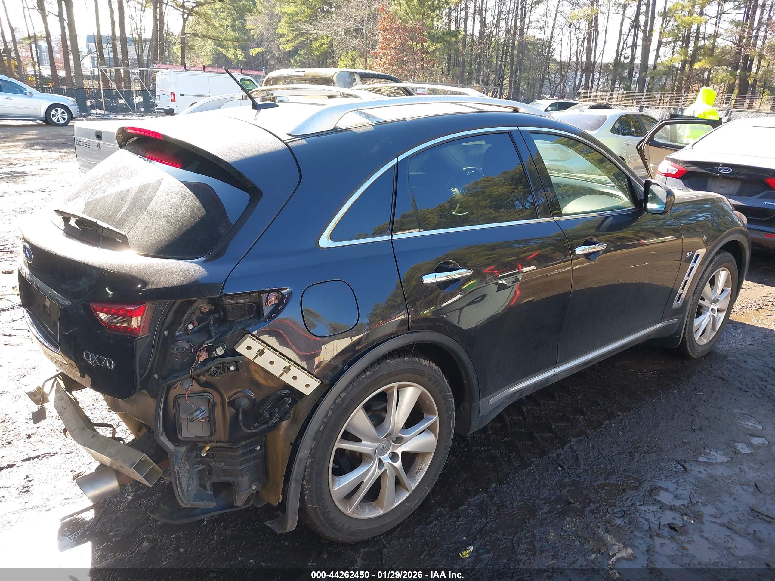 INFINITI QX70 image 4