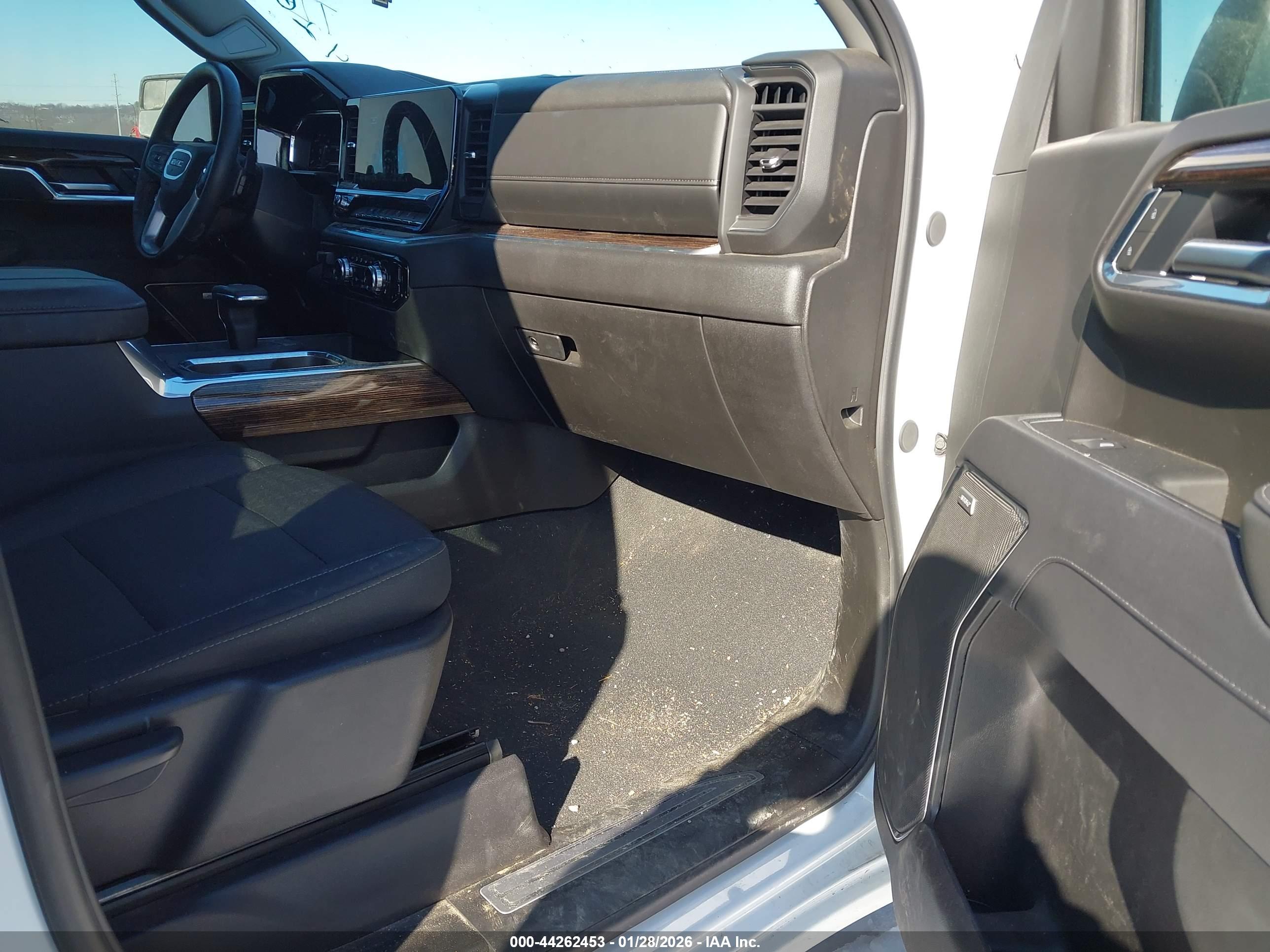 GMC SIERRA image 5