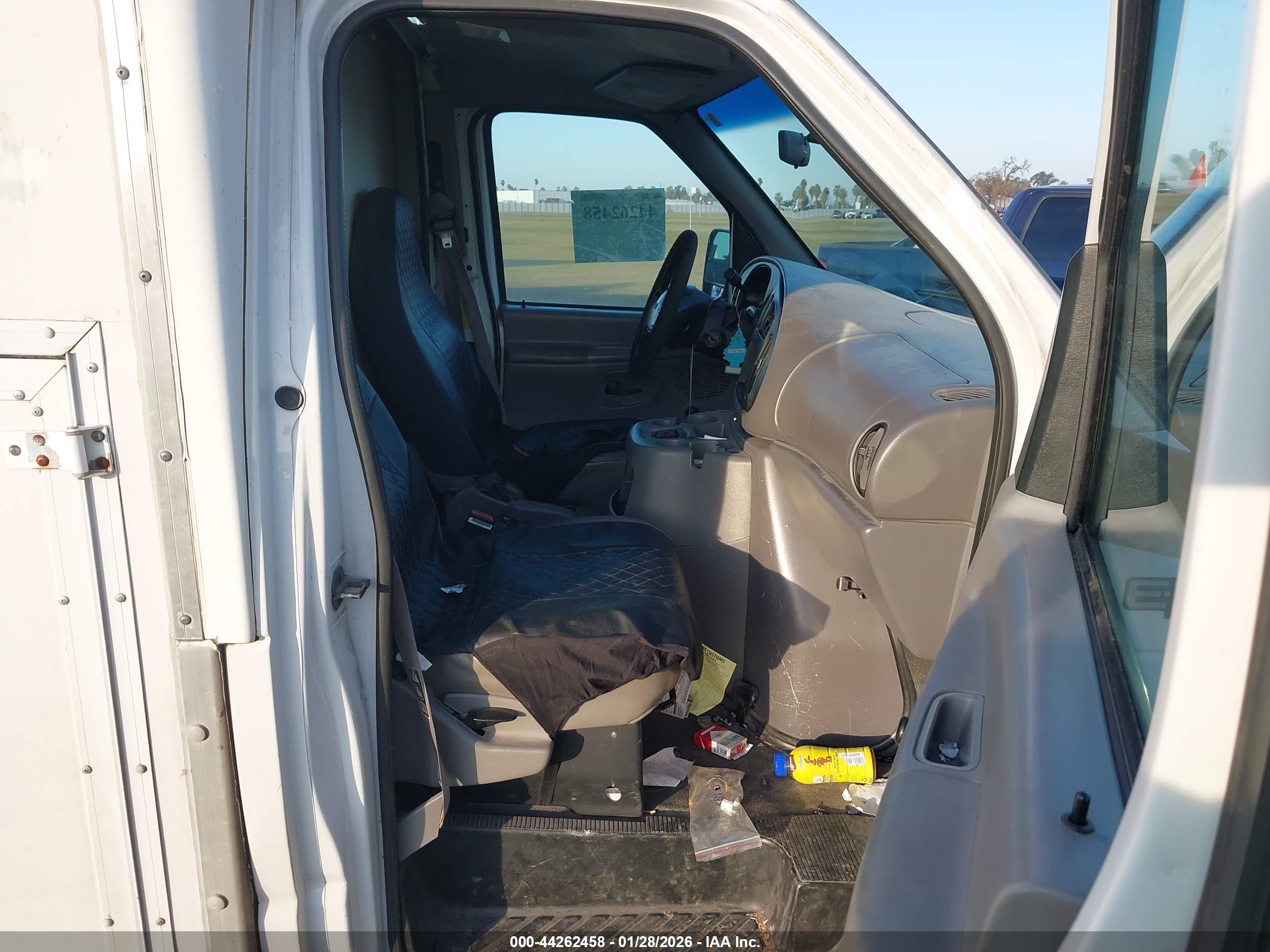FORD E-350 image 8