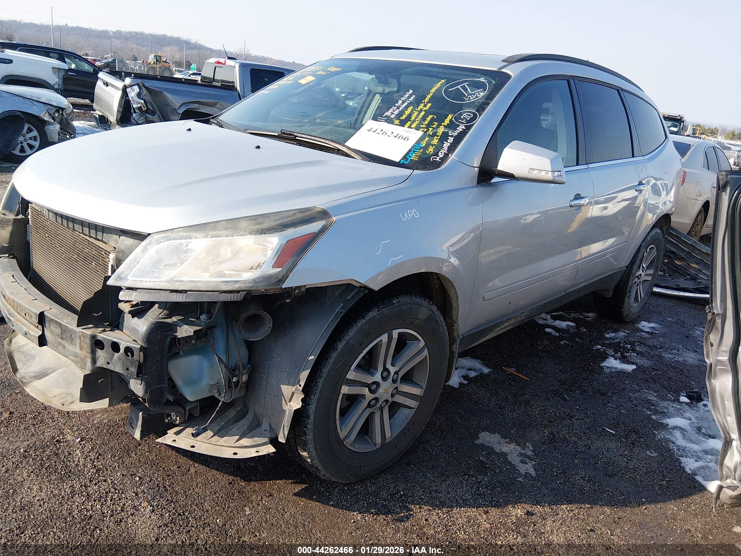 CHEVROLET TRAVERSE image 2