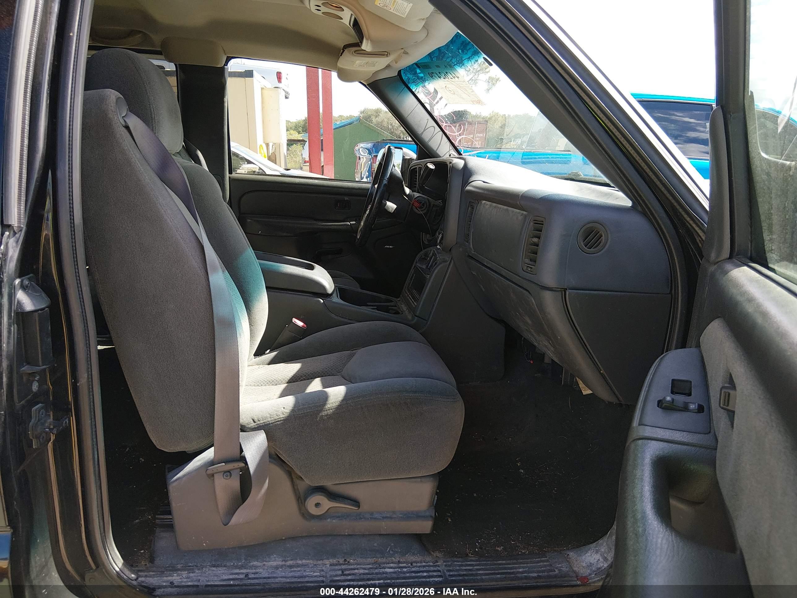 CHEVROLET SILVERADO image 5