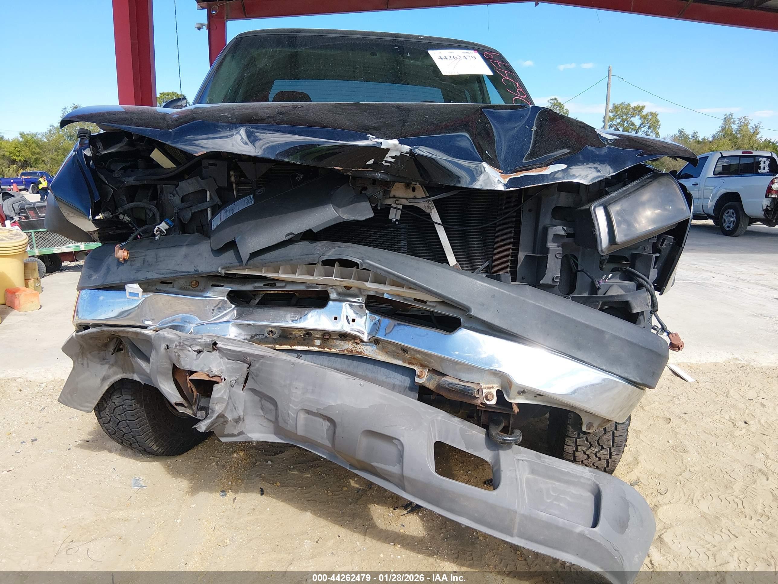 CHEVROLET SILVERADO image 6