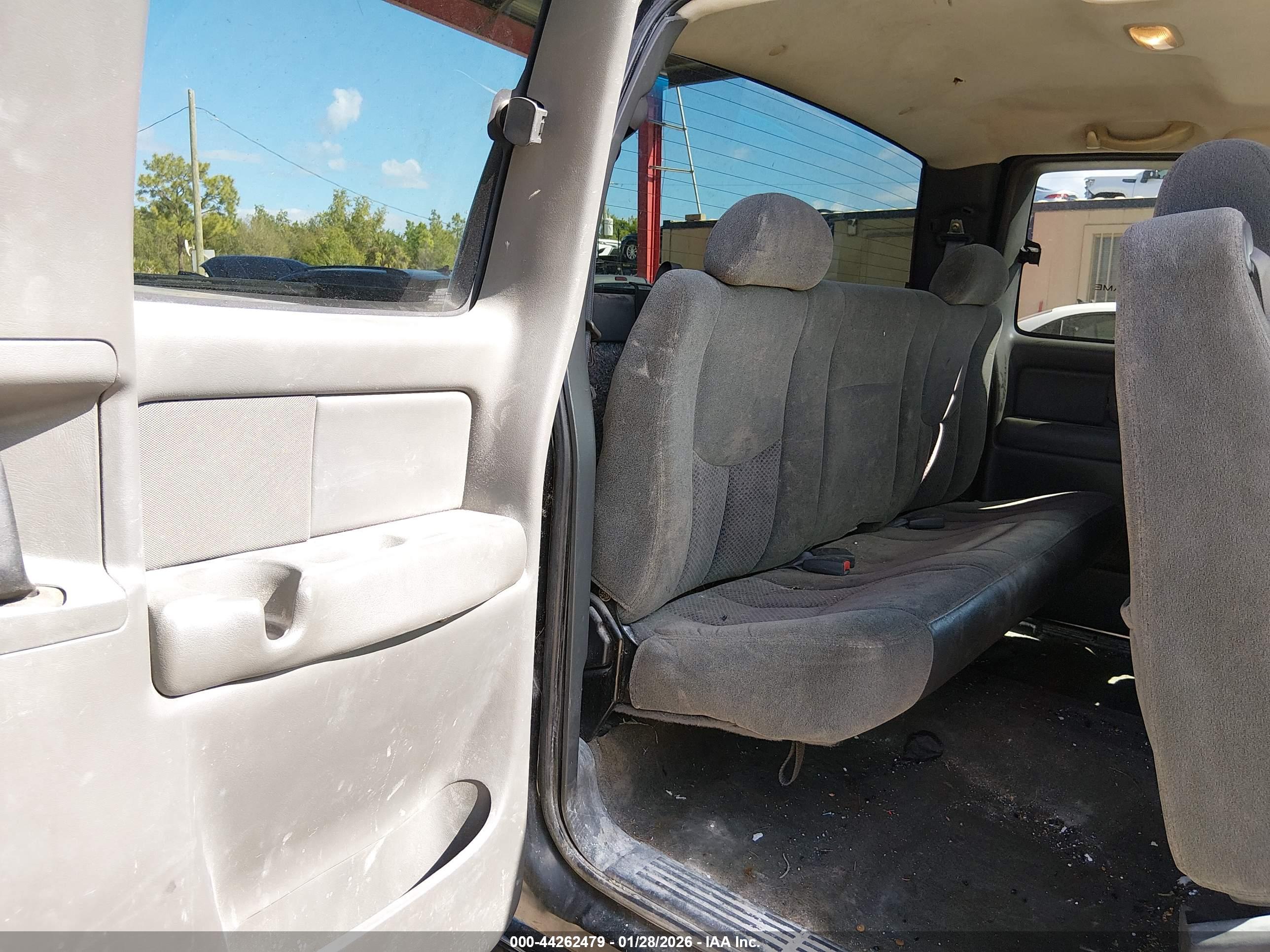 CHEVROLET SILVERADO image 8
