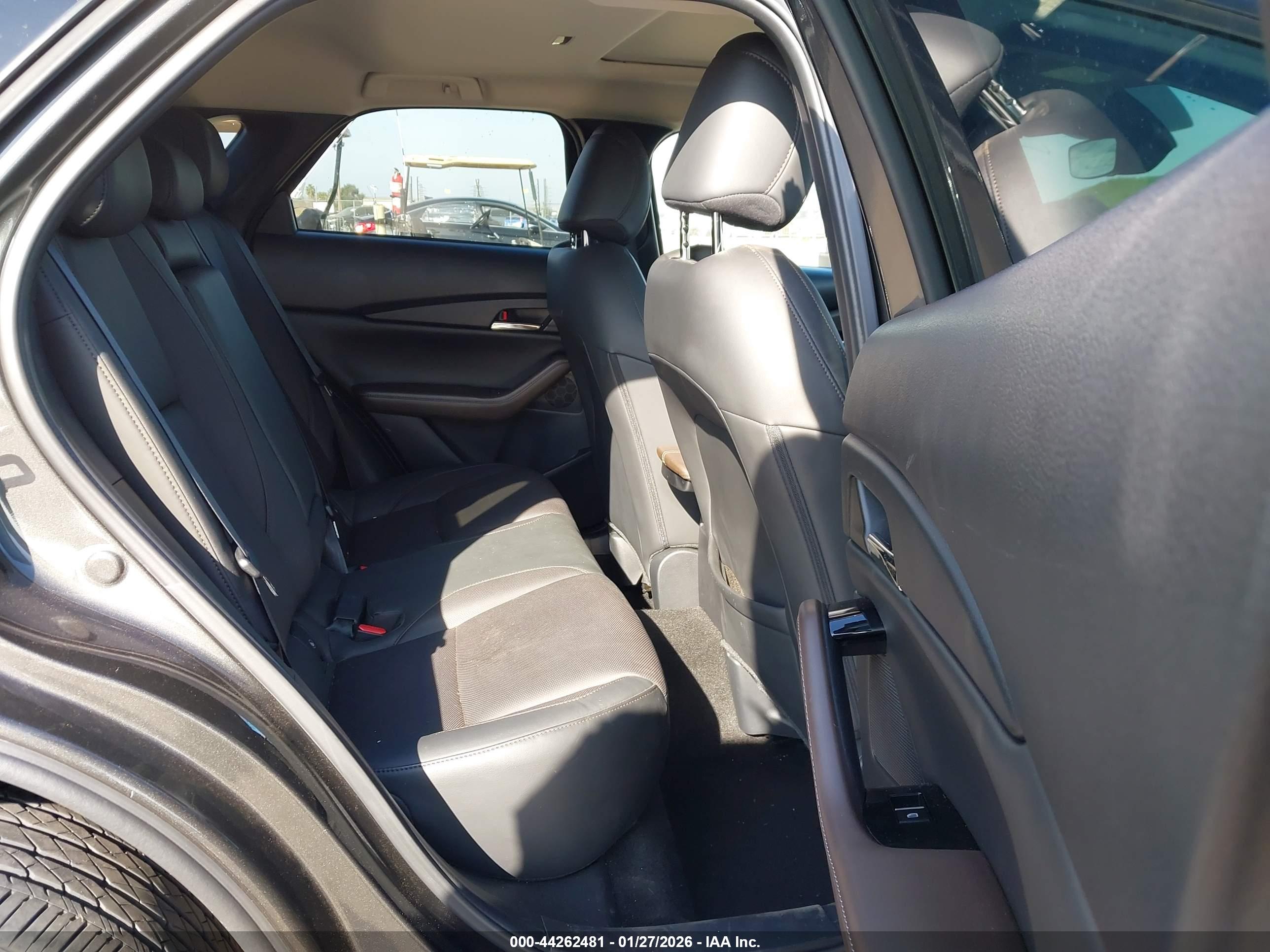 MAZDA CX-30 image 8