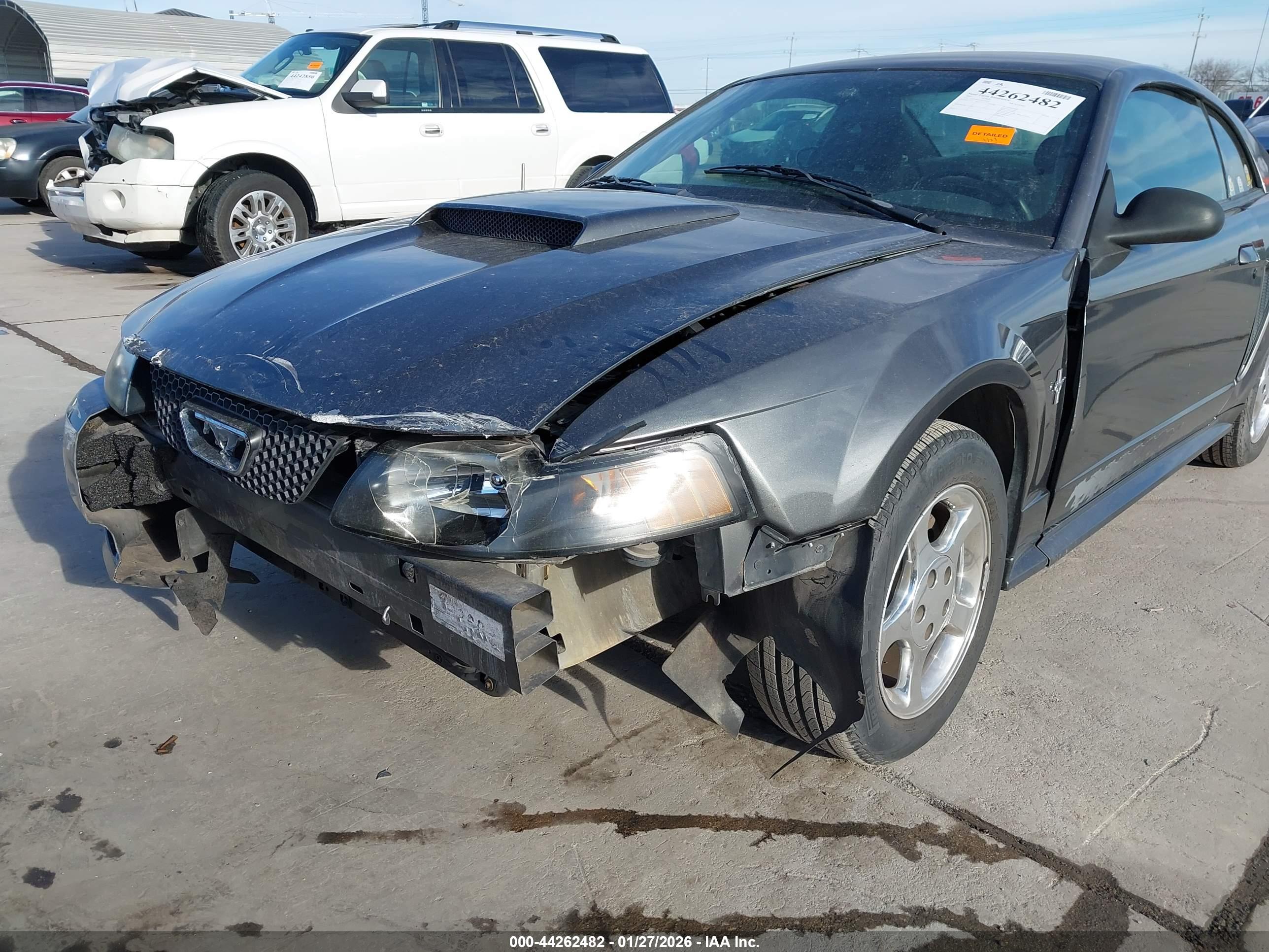 FORD MUSTANG image 6