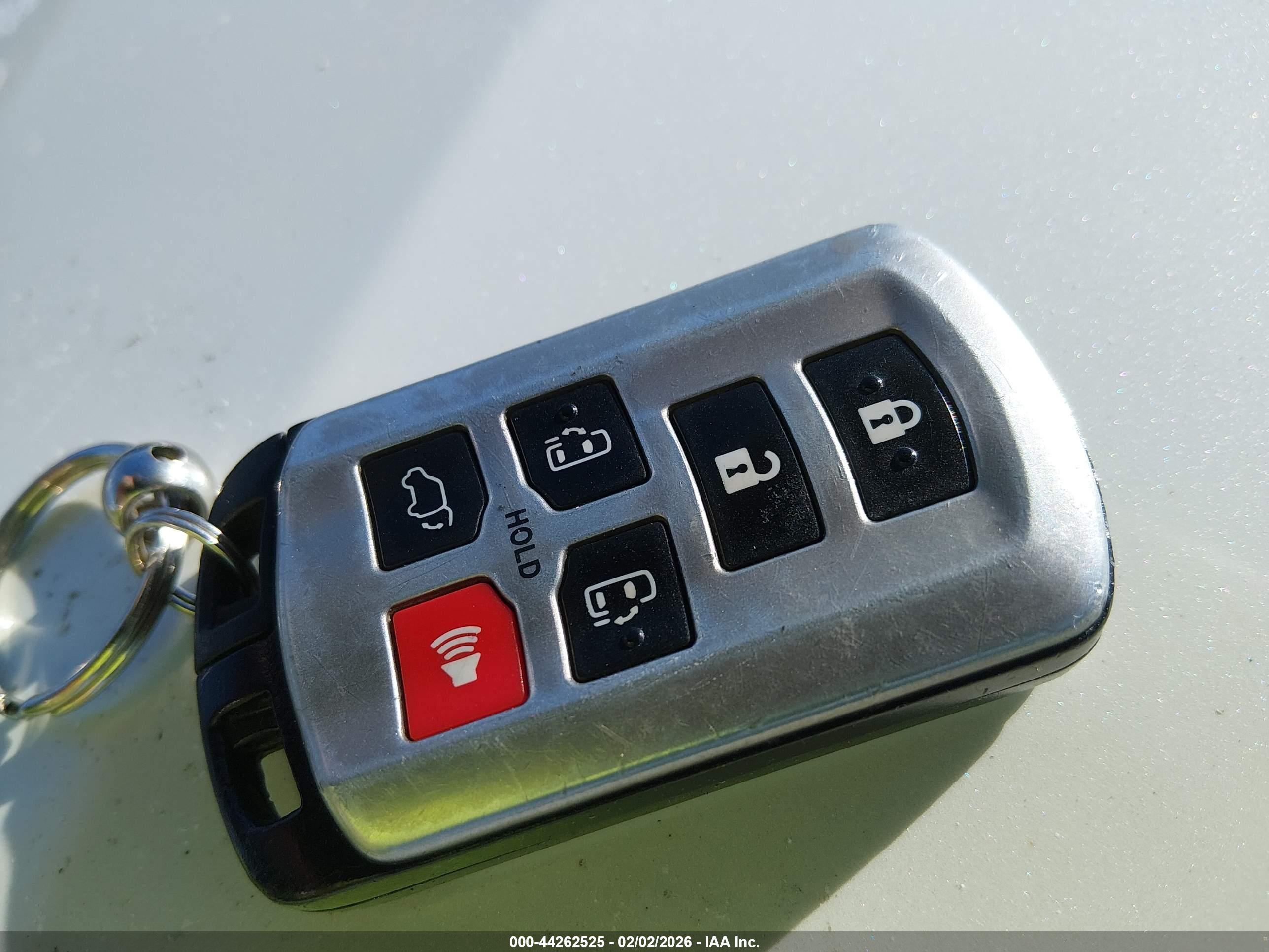 TOYOTA SIENNA image 11