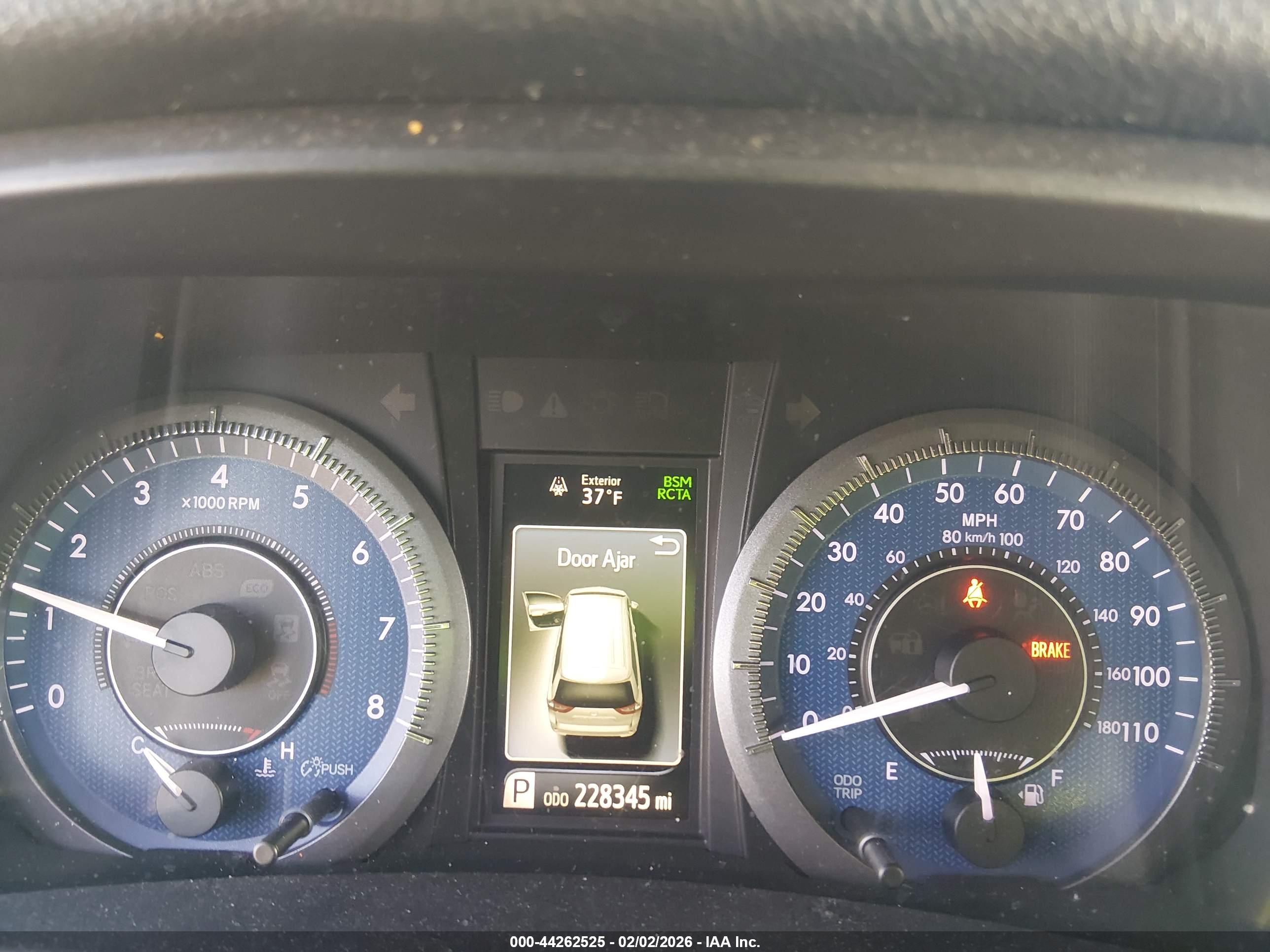 TOYOTA SIENNA image 7