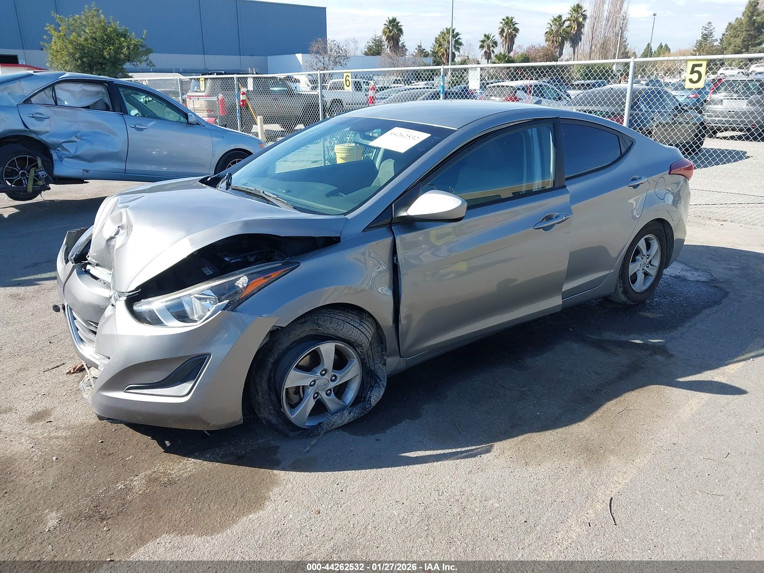 HYUNDAI ELANTRA image 2