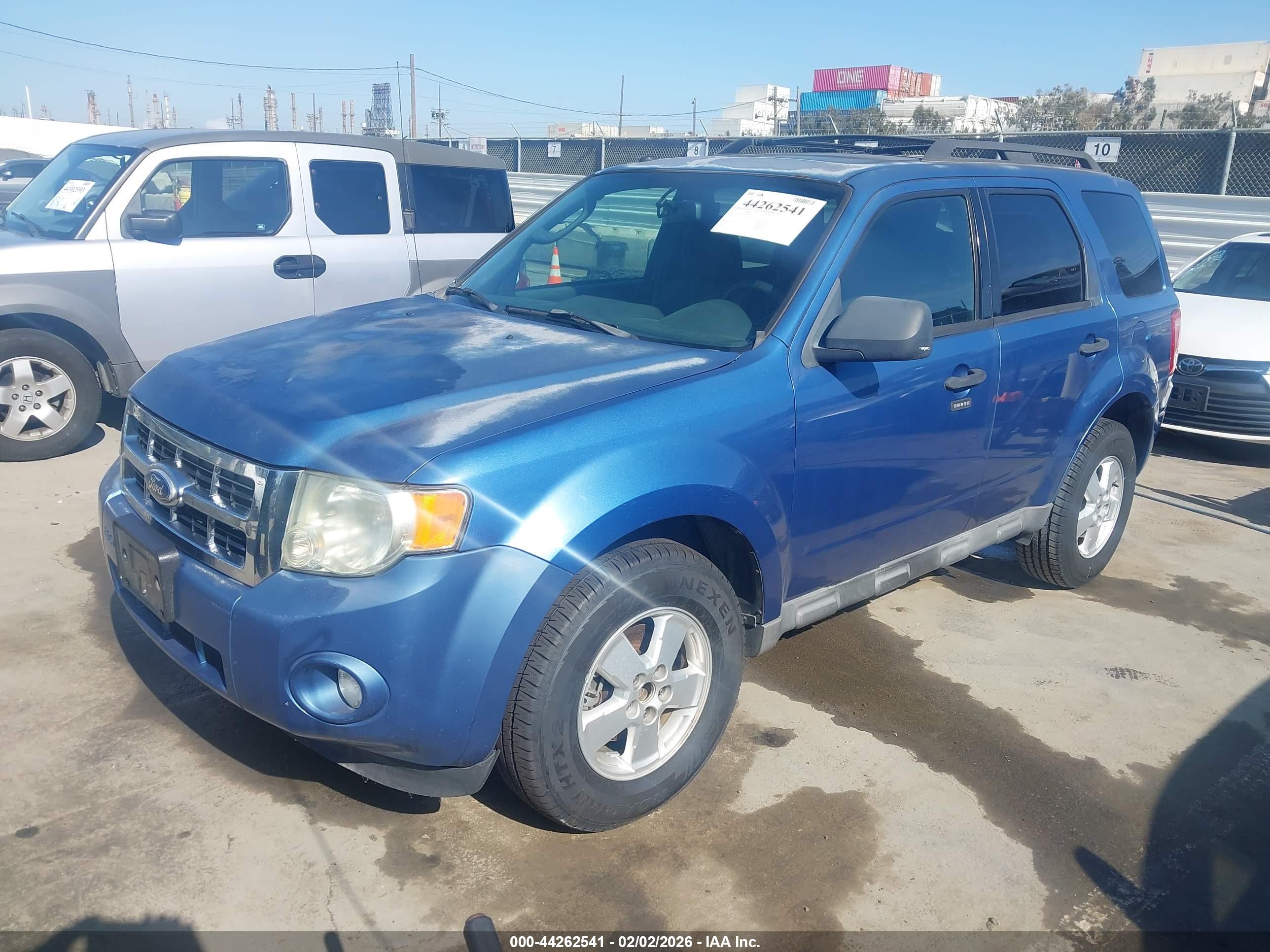 FORD ESCAPE image 2