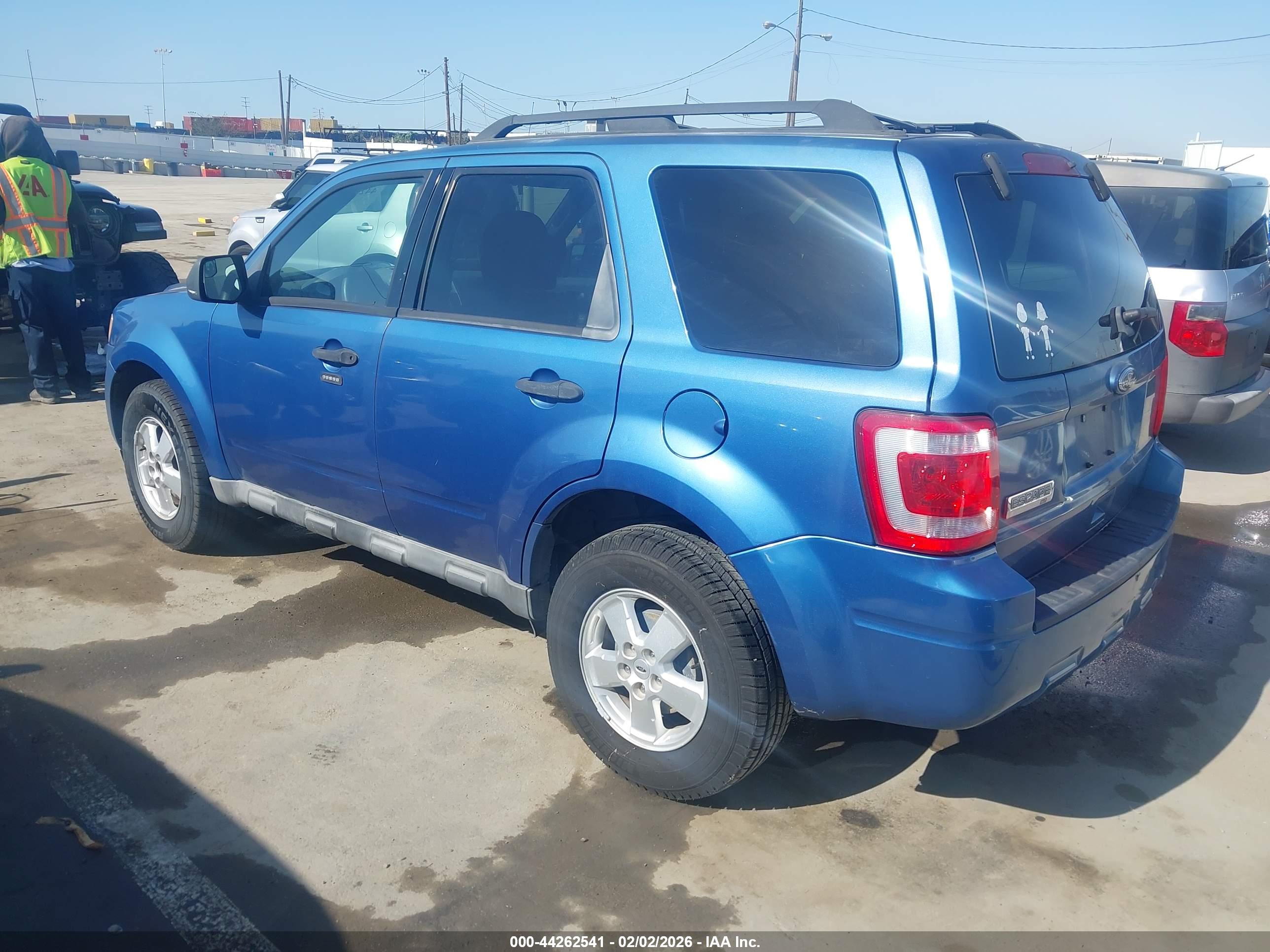 FORD ESCAPE image 3