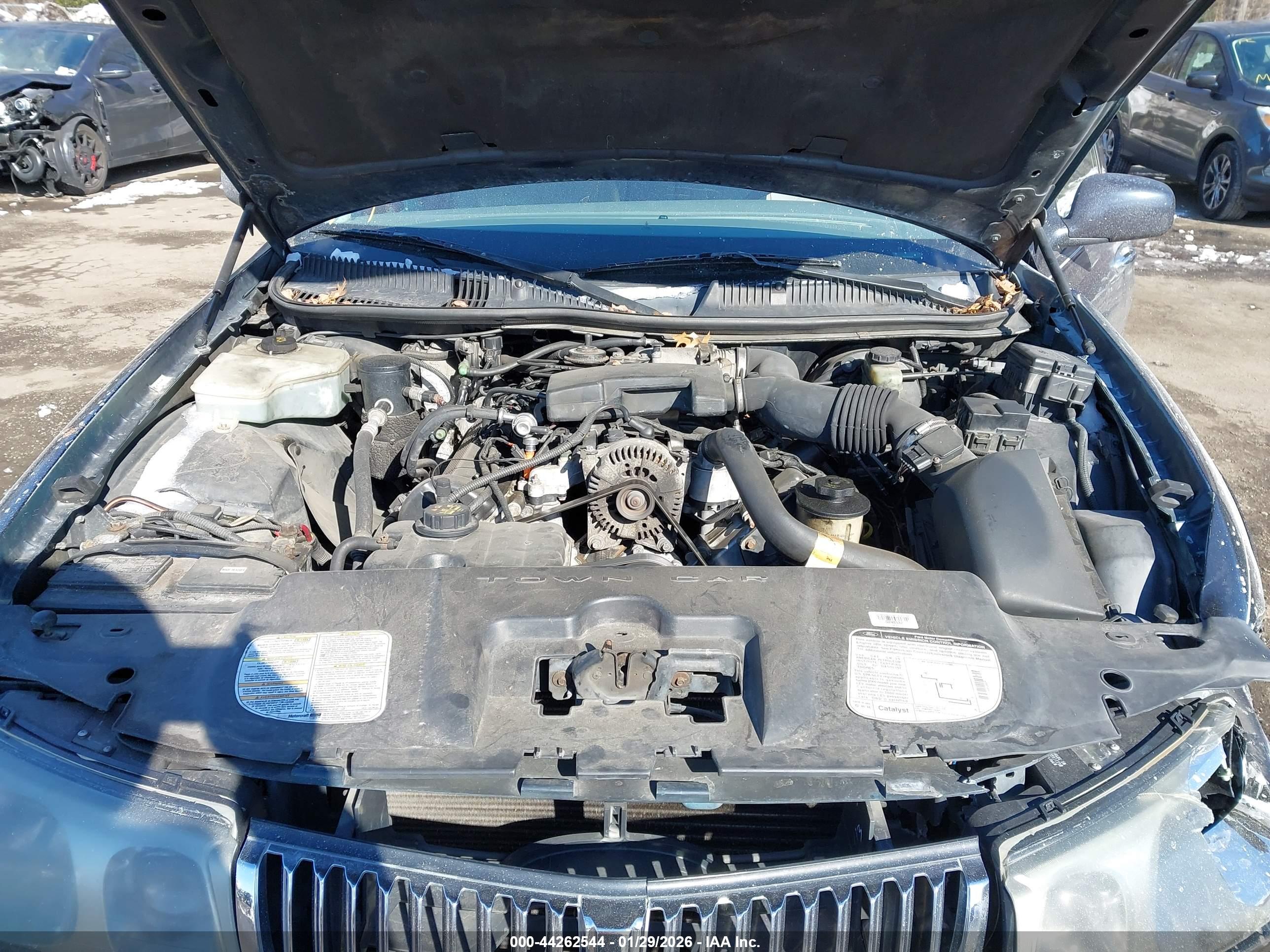 LINCOLN TOWN image 10