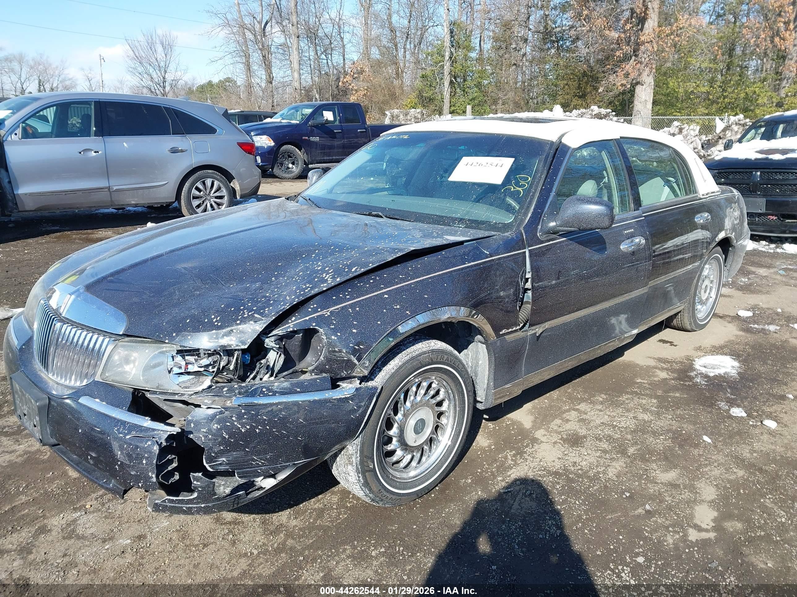 LINCOLN TOWN image 2