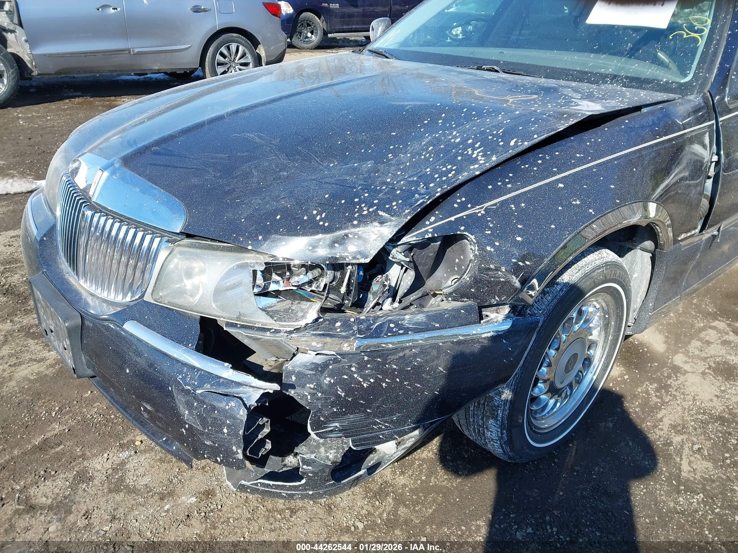 LINCOLN TOWN image 6