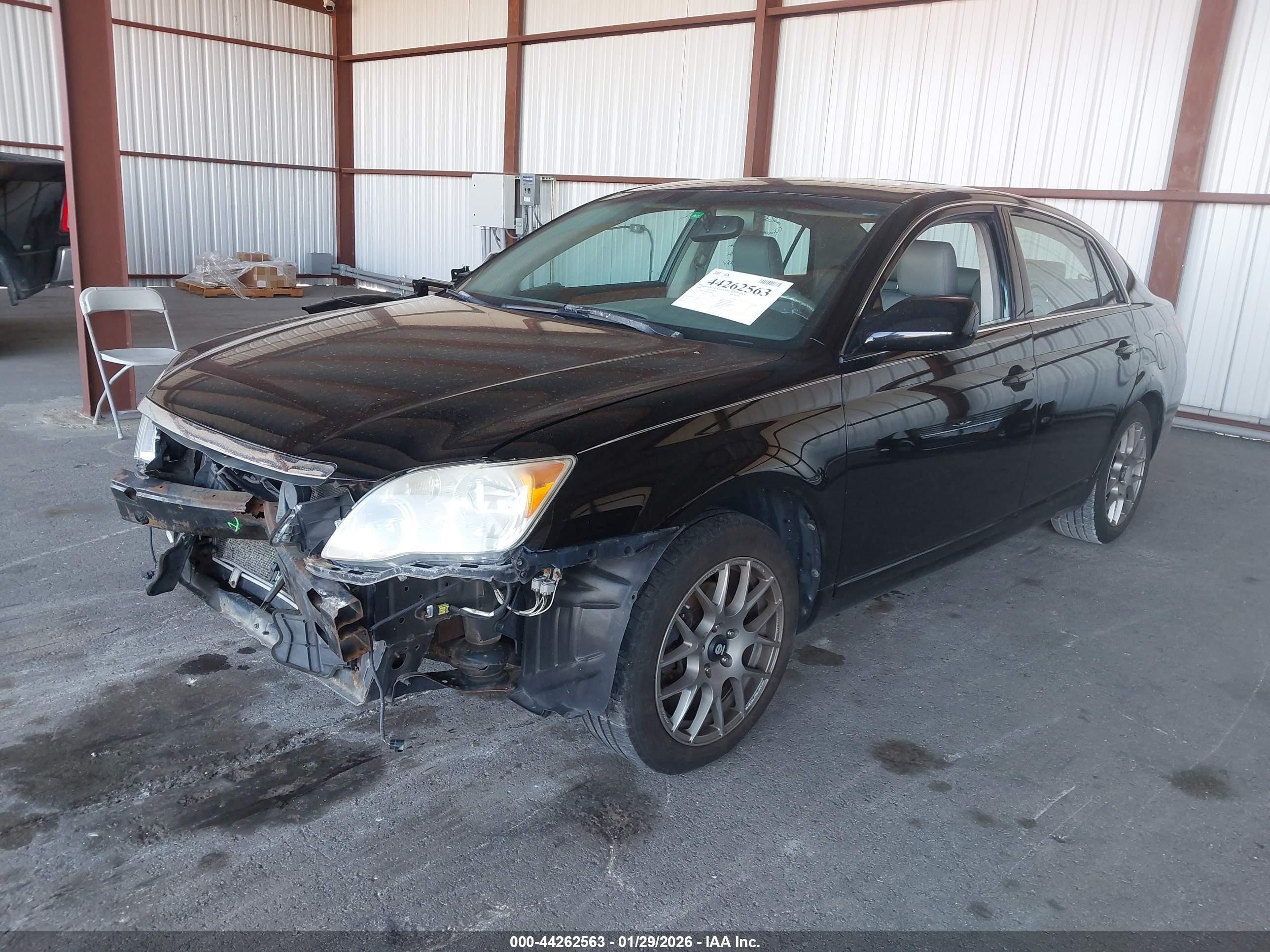 TOYOTA AVALON image 2