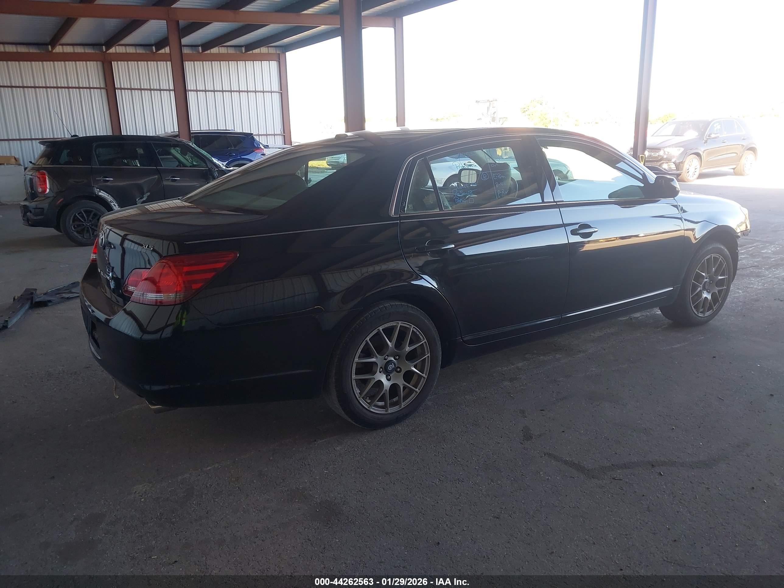 TOYOTA AVALON image 4
