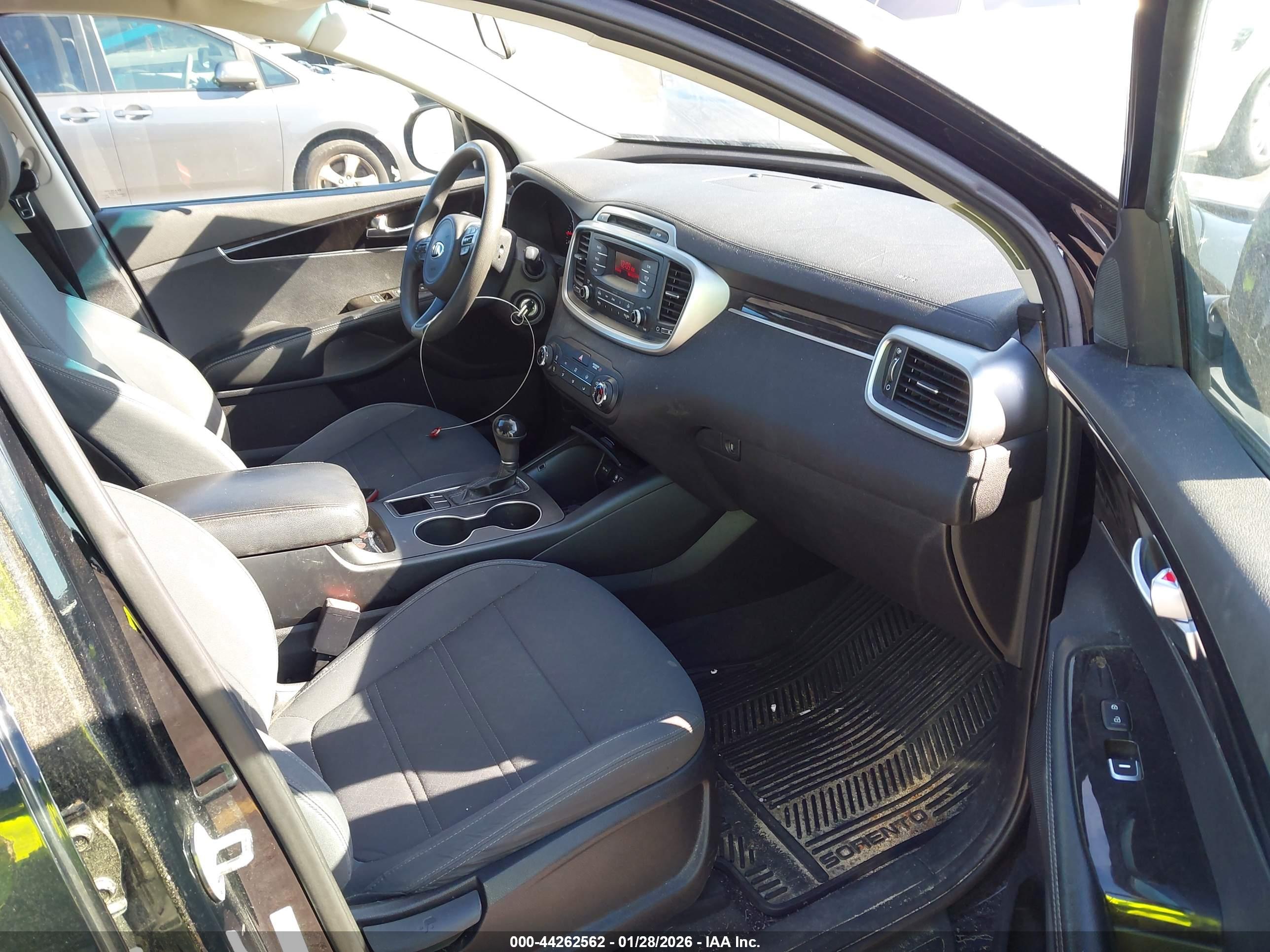 KIA SORENTO image 5