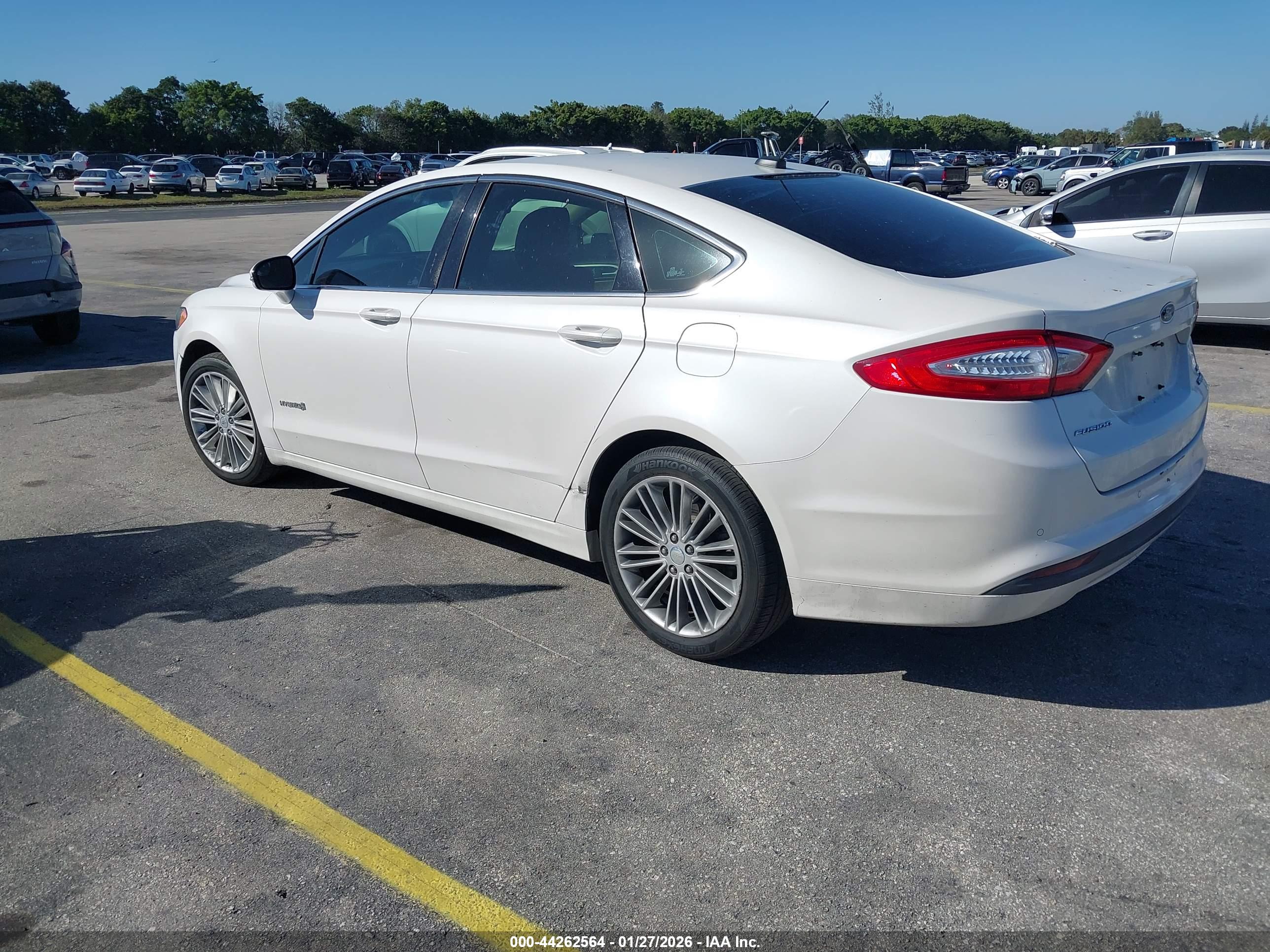 FORD FUSION image 3