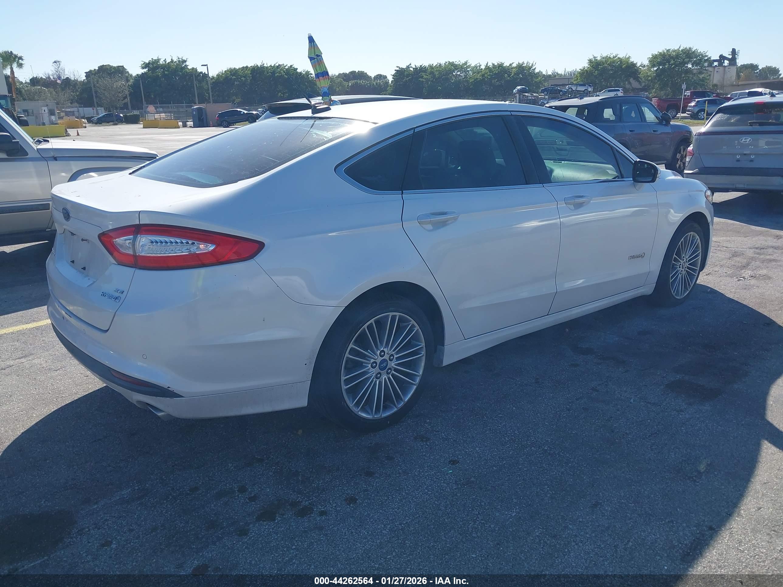 FORD FUSION image 4