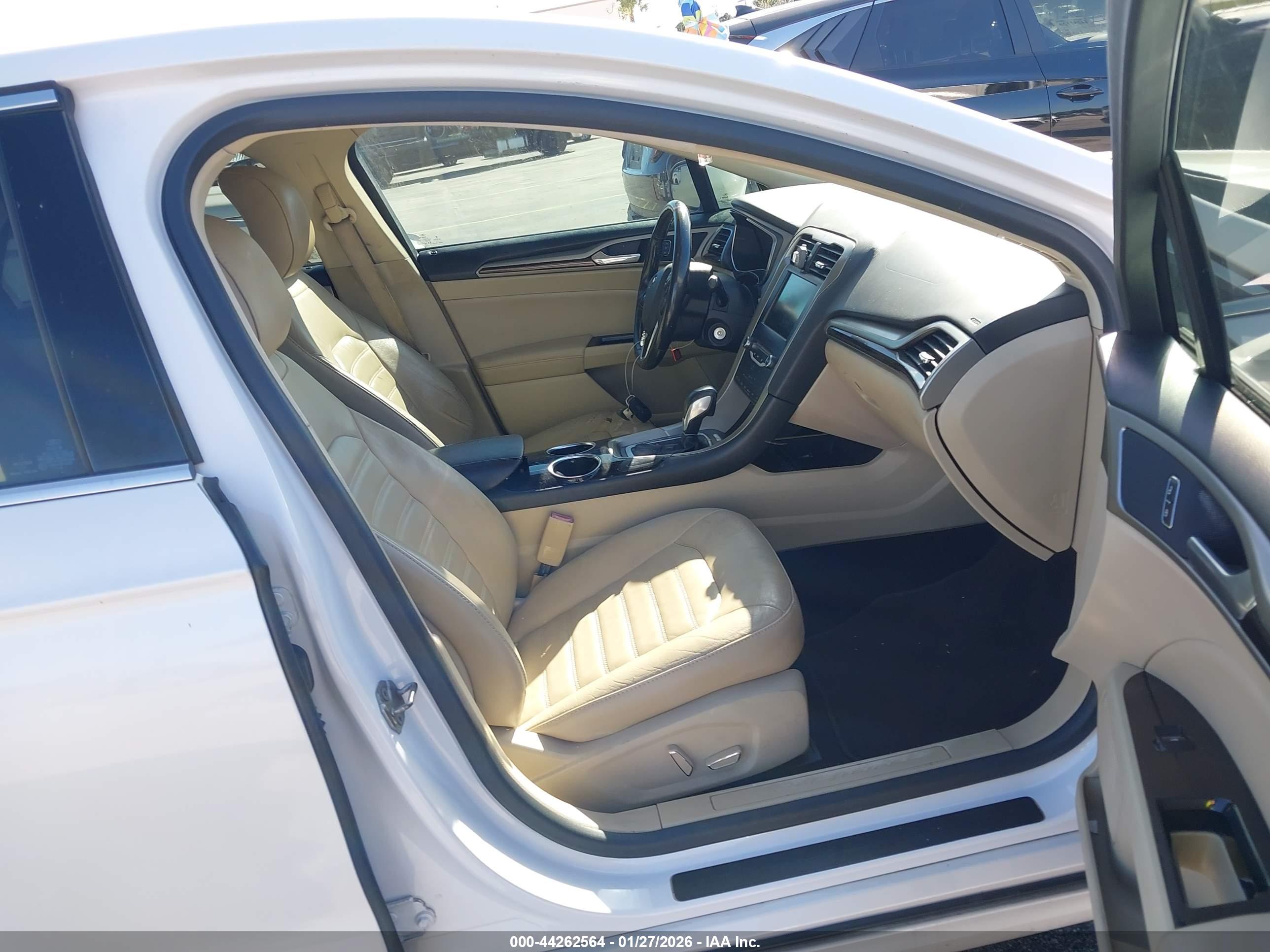 FORD FUSION image 5