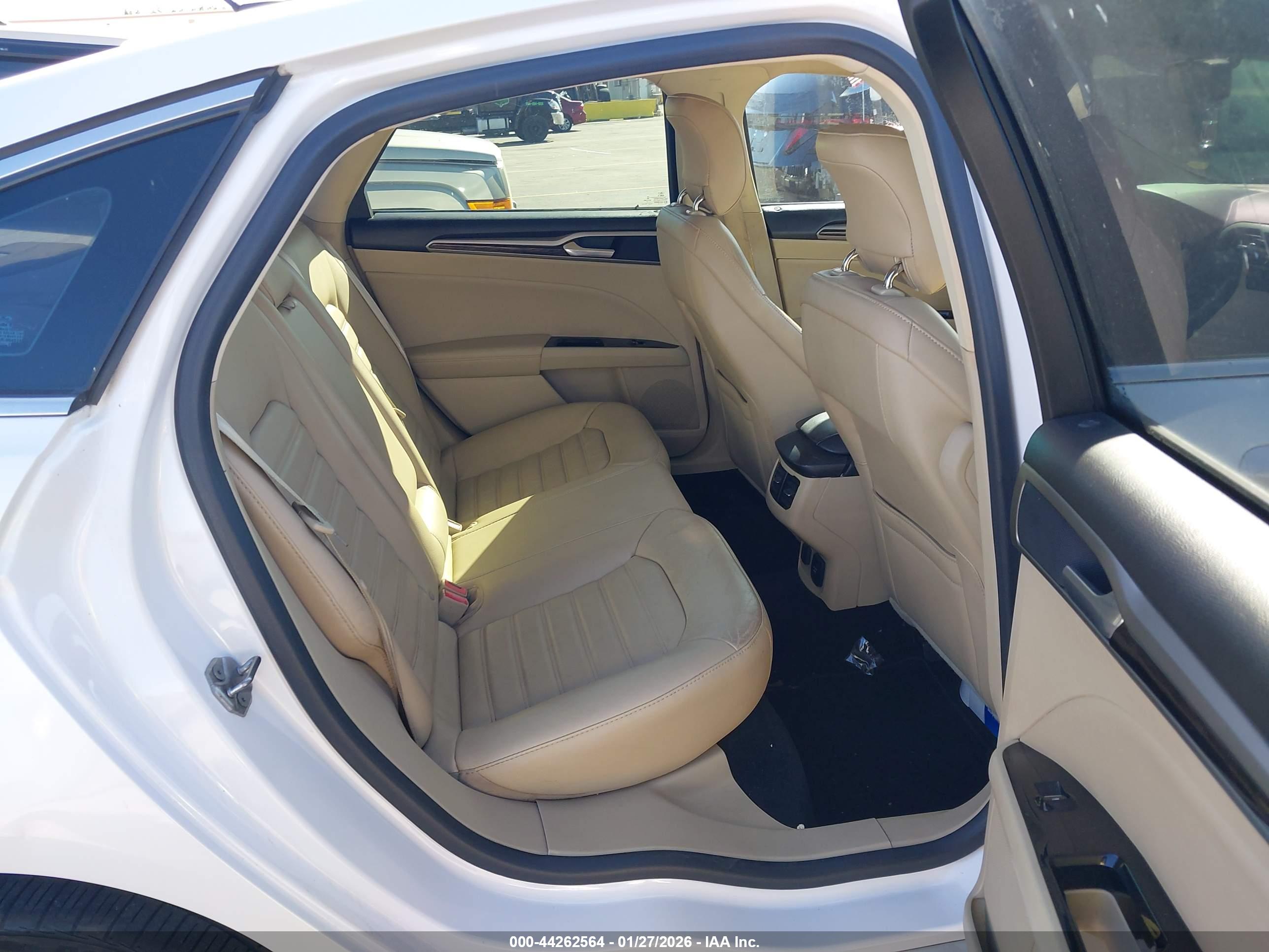FORD FUSION image 8