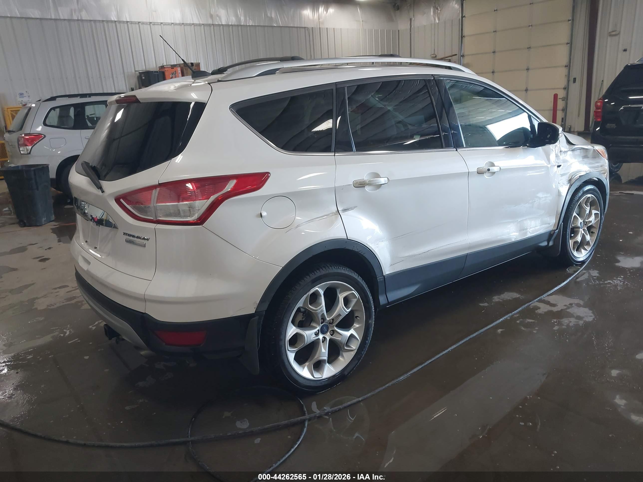 FORD ESCAPE image 4