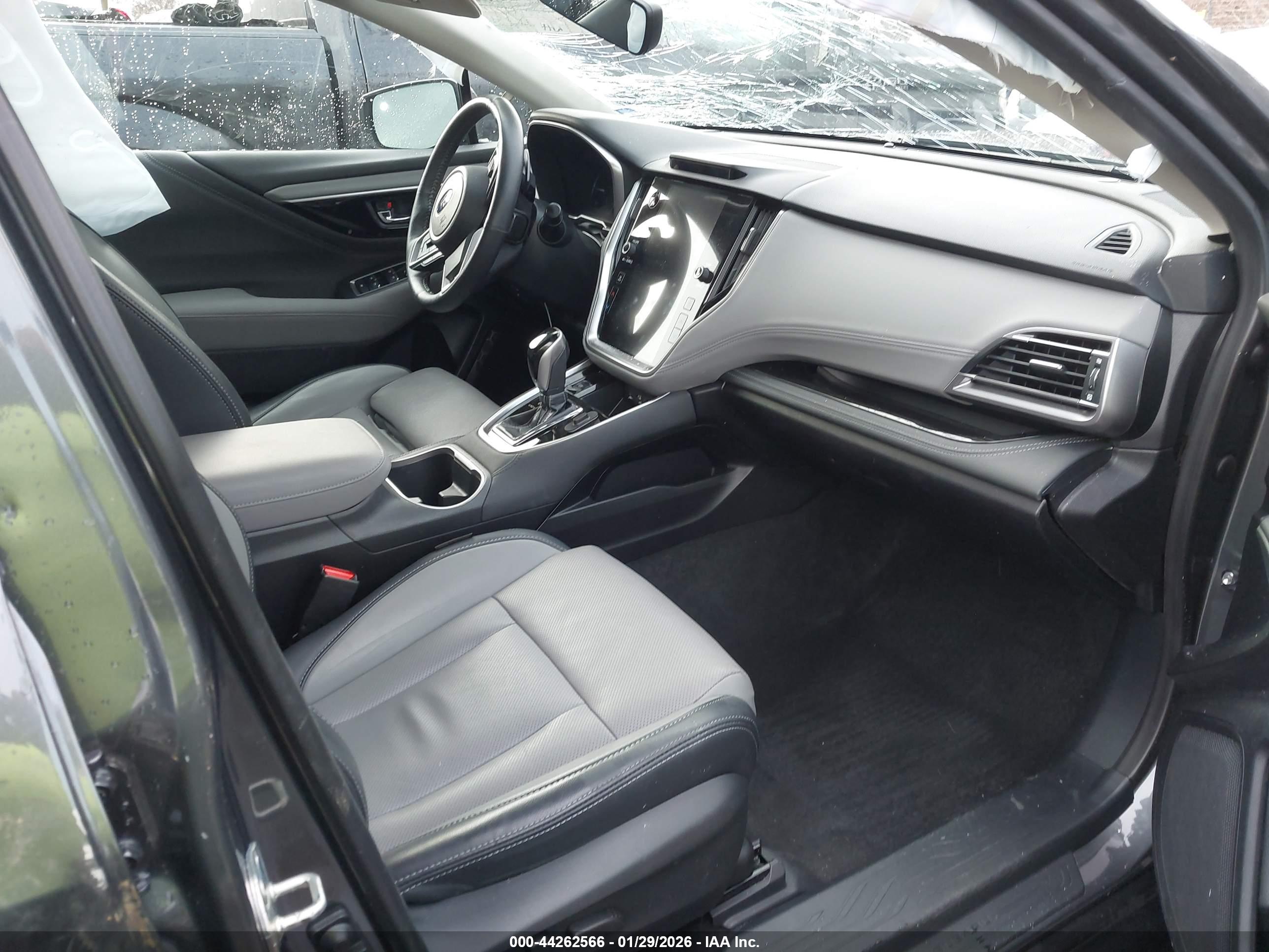 SUBARU OUTBACK image 5
