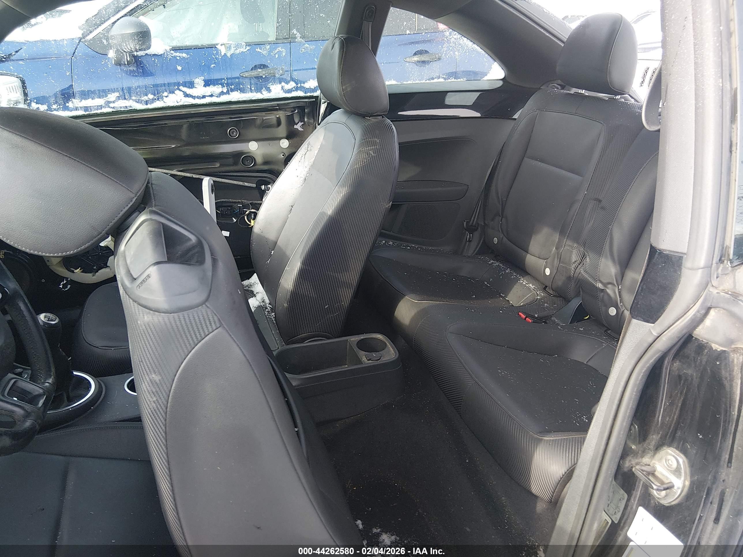 VOLKSWAGEN BEETLE image 8