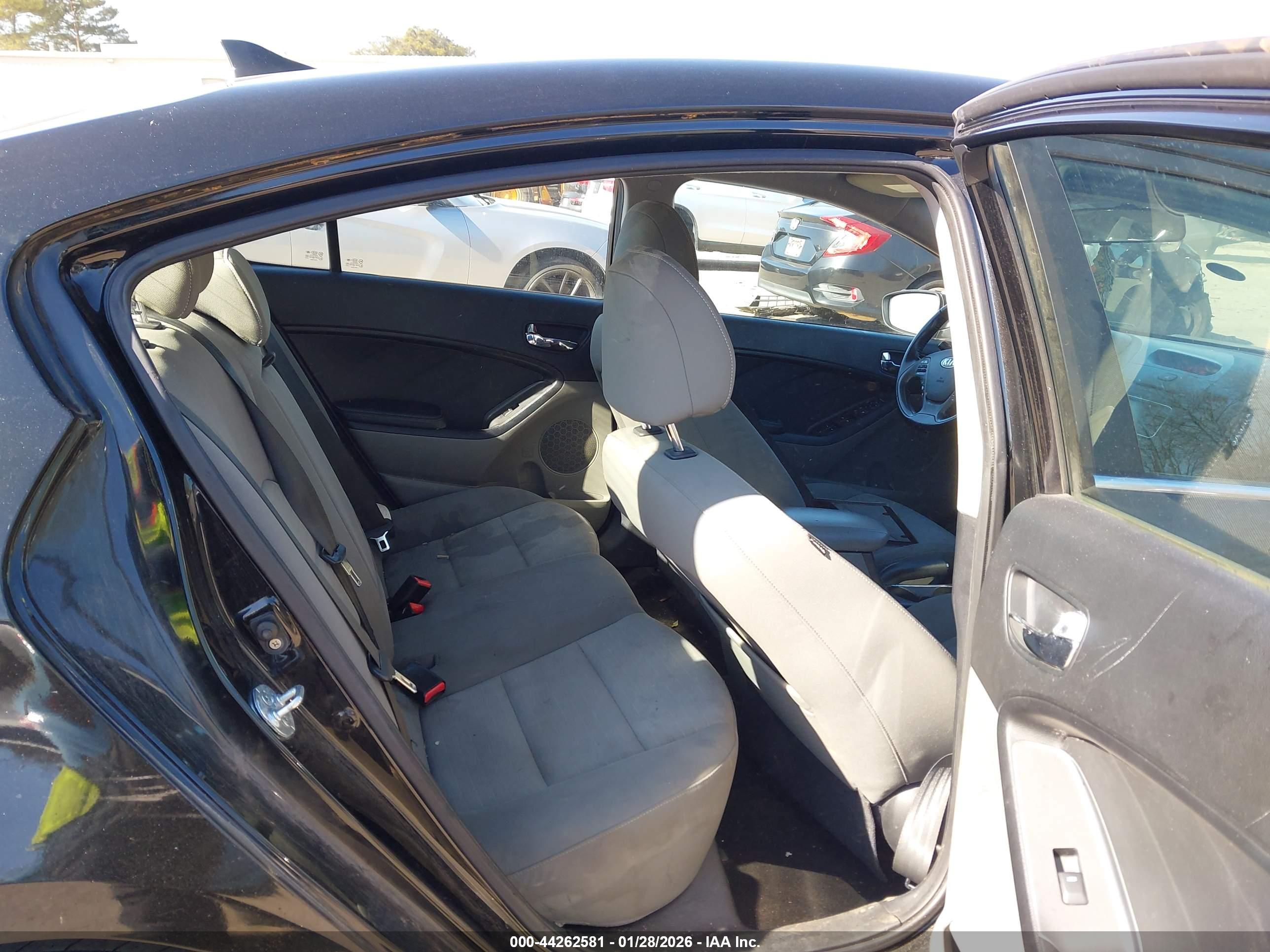 KIA FORTE image 8